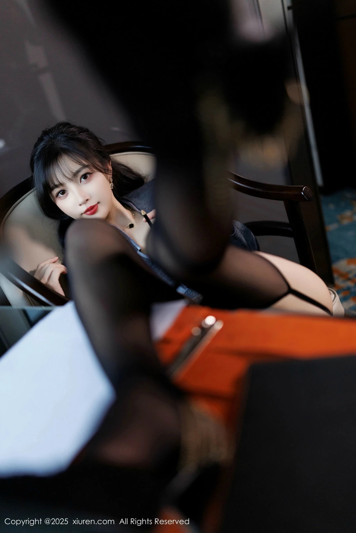 [[XiuRen秀人网]秀人网]No.9957_模特樱桃小阑子性感紫色蕾丝内衣配黑丝吊袜秀曼妙身姿诱惑写真85P