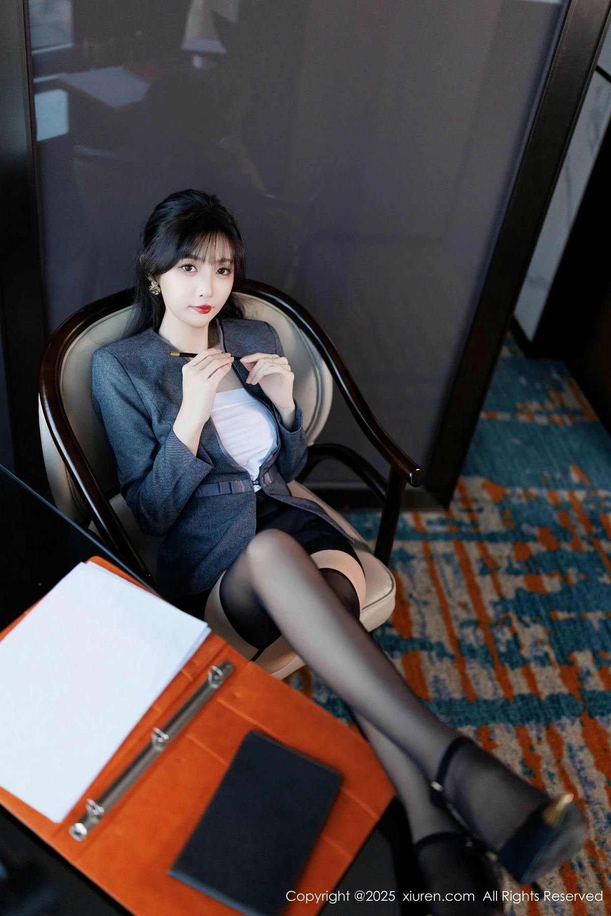 [[XiuRen秀人网]秀人网]No.9957_模特樱桃小阑子性感紫色蕾丝内衣配黑丝吊袜秀曼妙身姿诱惑写真85P