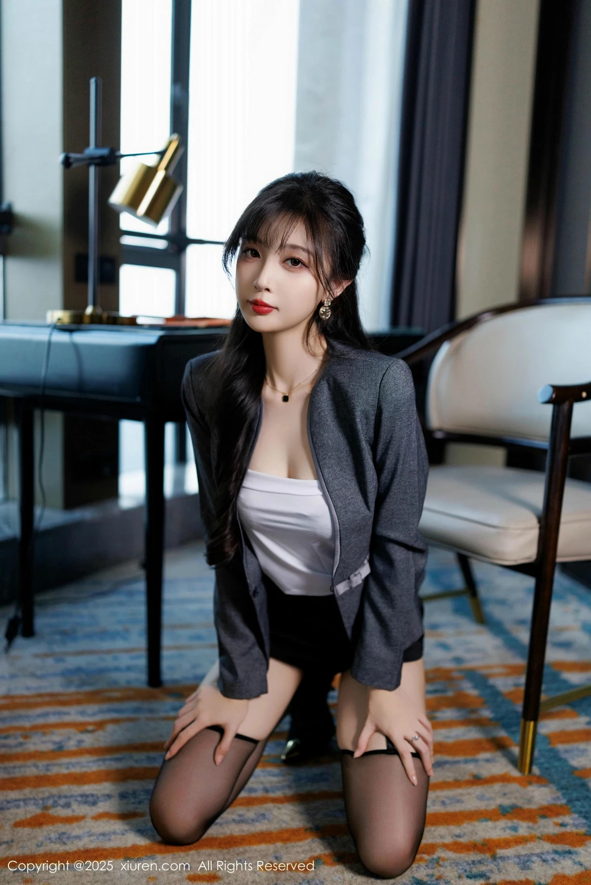 [[XiuRen秀人网]秀人网]No.9957_模特樱桃小阑子性感紫色蕾丝内衣配黑丝吊袜秀曼妙身姿诱惑写真85P