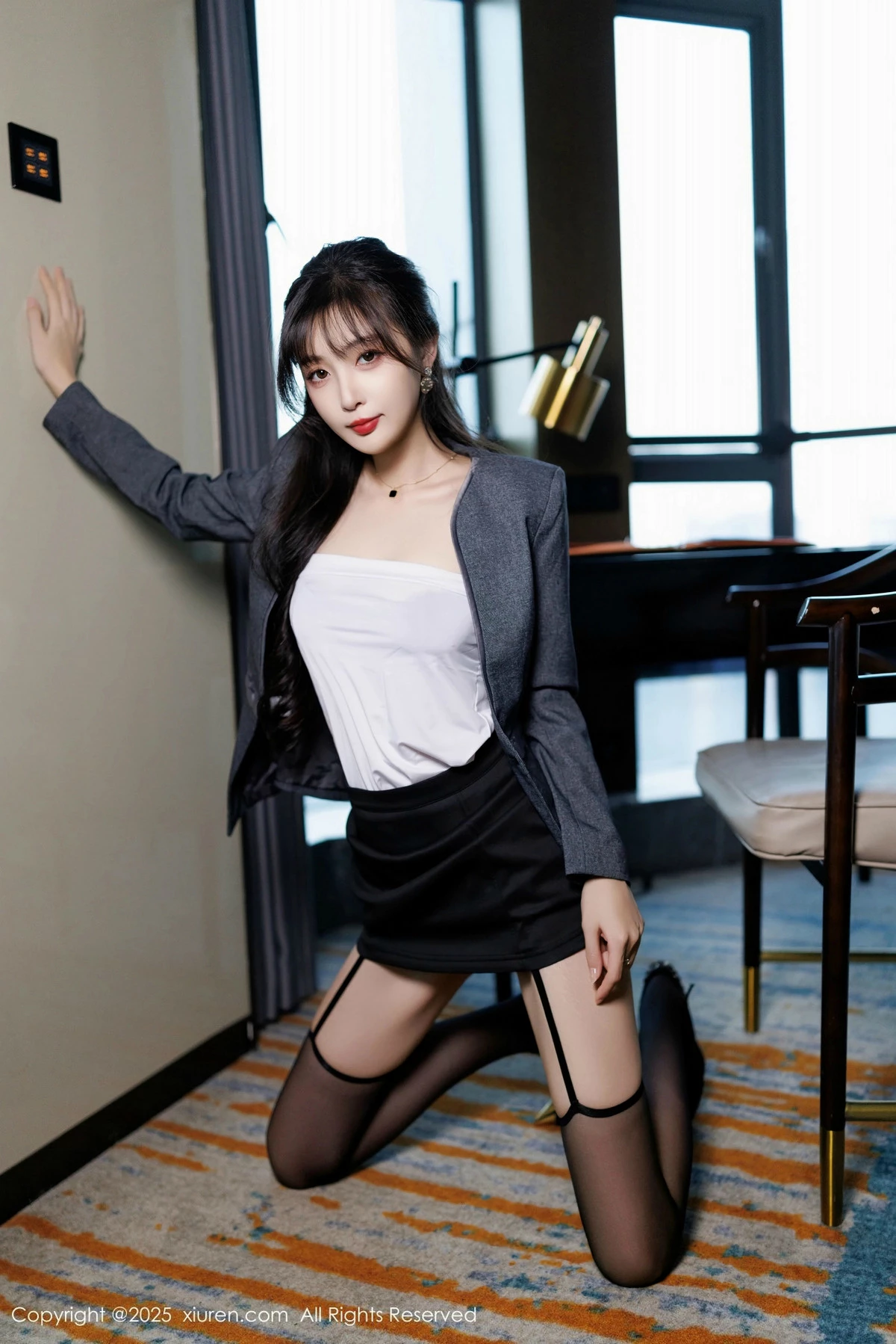 [[XiuRen秀人网]秀人网]No.9957_模特樱桃小阑子性感紫色蕾丝内衣配黑丝吊袜秀曼妙身姿诱惑写真85P