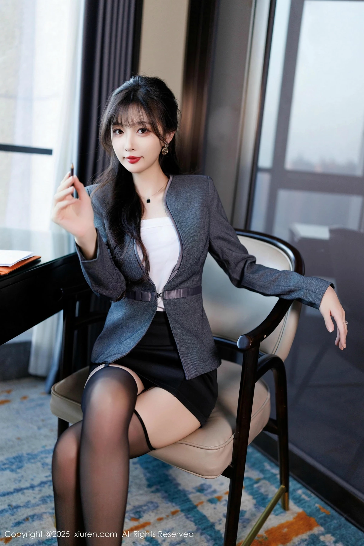 [[XiuRen秀人网]秀人网]No.9957_模特樱桃小阑子性感紫色蕾丝内衣配黑丝吊袜秀曼妙身姿诱惑写真85P