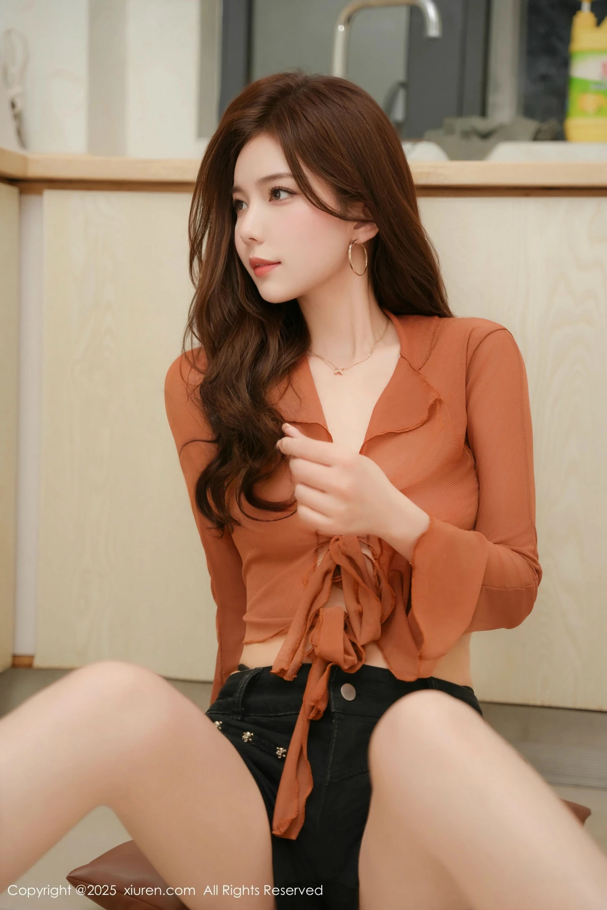 [[XiuRen秀人网]秀人网]No.9956_模特拍黄瓜girl性感橘色T恤配牛仔短裤秀曼妙身姿迷人诱惑写真72P