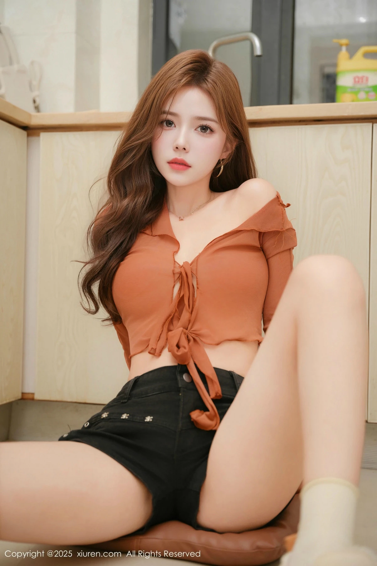 [[XiuRen秀人网]秀人网]No.9956_模特拍黄瓜girl性感橘色T恤配牛仔短裤秀曼妙身姿迷人诱惑写真72P