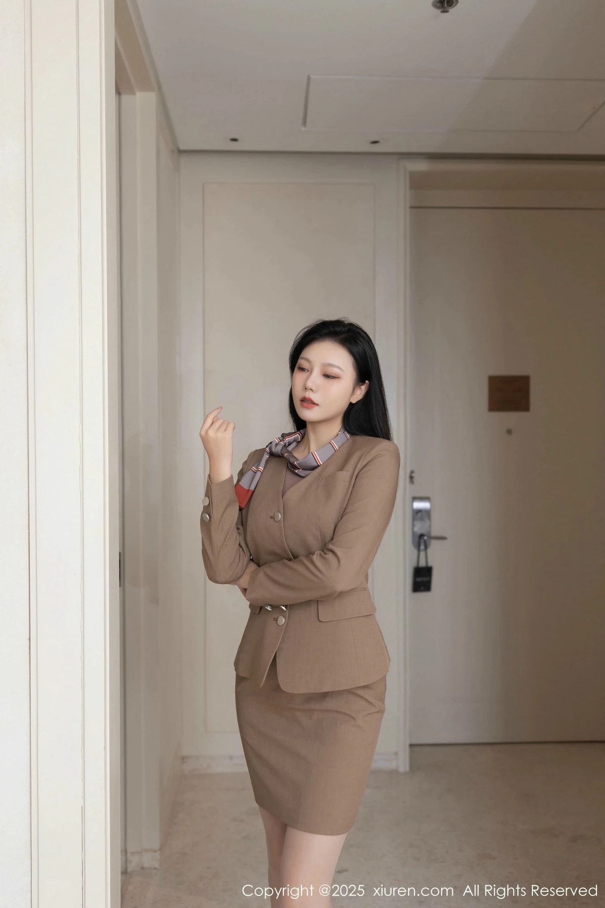 [[XiuRen秀人网]秀人网]No.9966_模特安然anran咖啡色制服露粉色内衣配超薄肉丝秀美腿诱惑写真80P