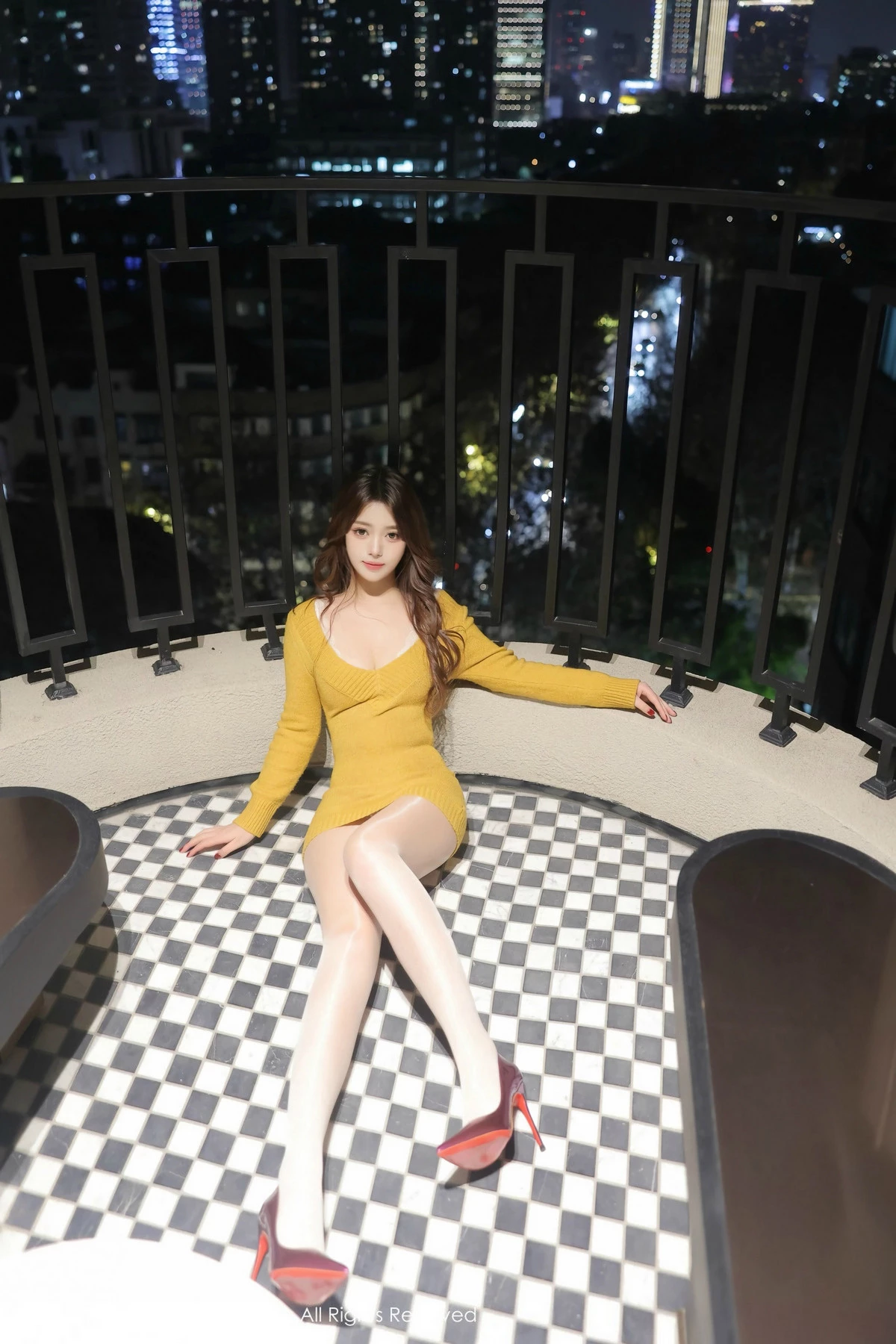 [[XiuRen秀人网]秀人网]No.9965_模特蛋蛋宝黄色连衣短裙露白色内衣配原色丝袜秀丰腴身材诱惑写真80P