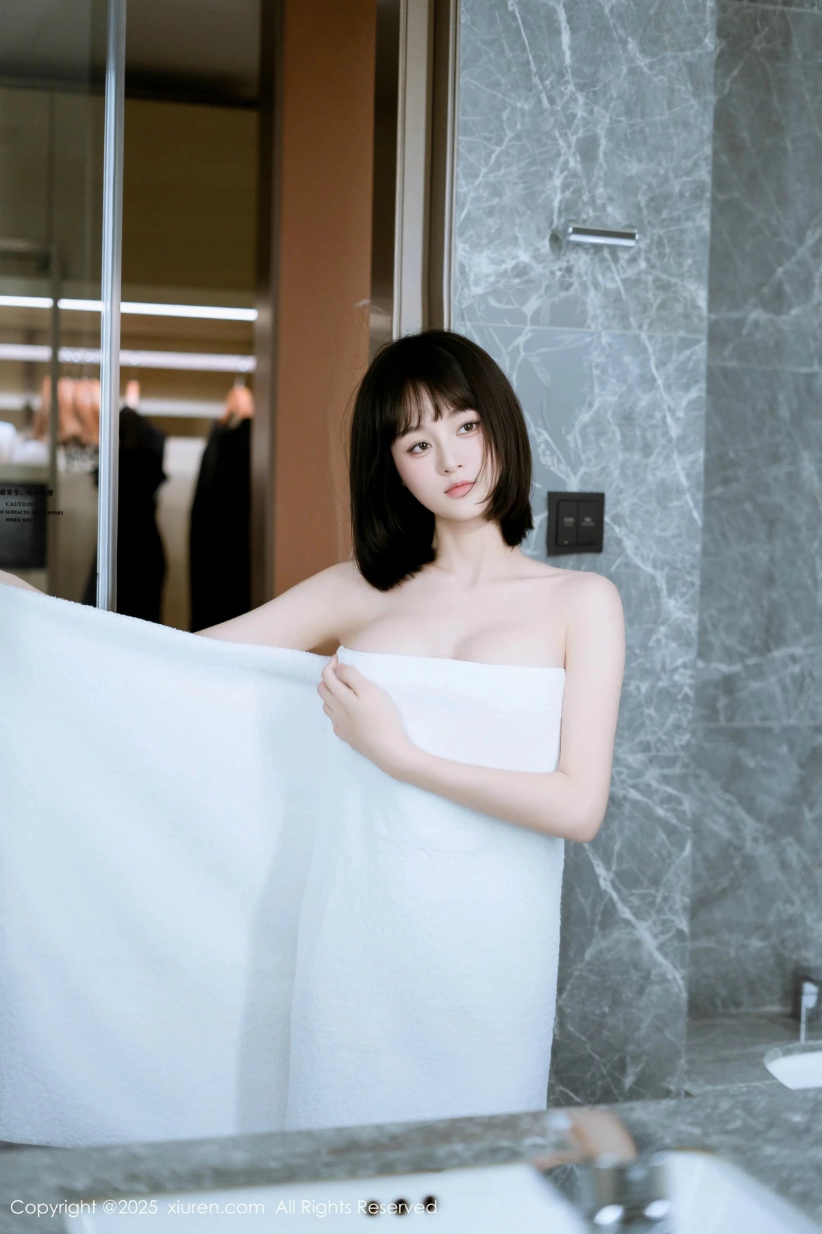 [[XiuRen秀人网]秀人网]No.9972_模特涵涵Luna浴室性感白色婚纱+白色浴袍秀凹凸身材完美诱惑写真74P