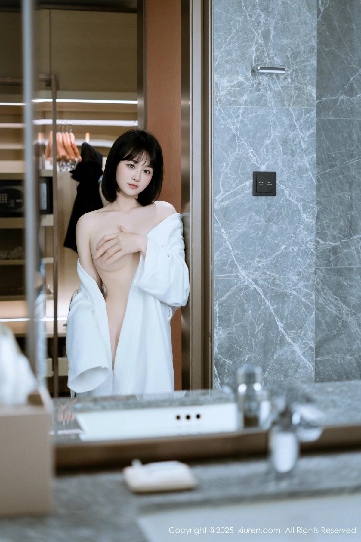 [[XiuRen秀人网]秀人网]No.9972_模特涵涵Luna浴室性感白色婚纱+白色浴袍秀凹凸身材完美诱惑写真74P