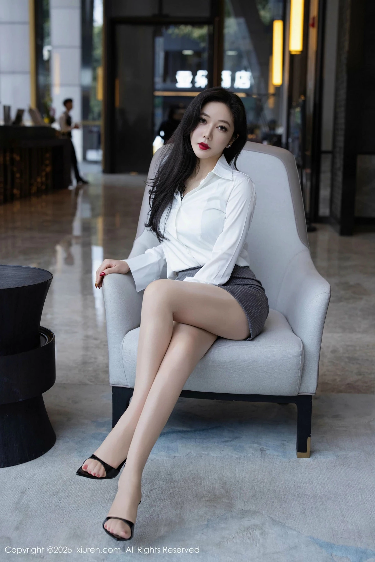 [[XiuRen秀人网]秀人网]No.9976_女神心妍小公主性感白衬衫配灰短裙露蓝色内衣秀完美诱身材惑写真74P