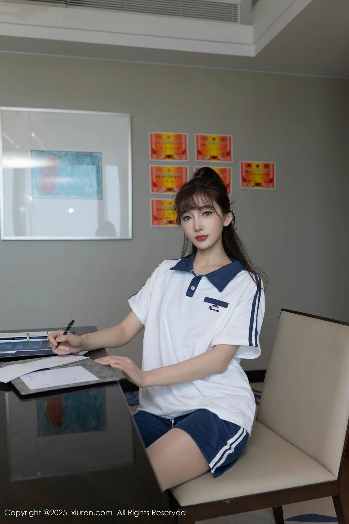 [[XiuRen秀人网]秀人网]No.9979_模特陆萱萱性感蓝白色学生运动装配超薄肉丝秀柔美身姿诱惑写真84P