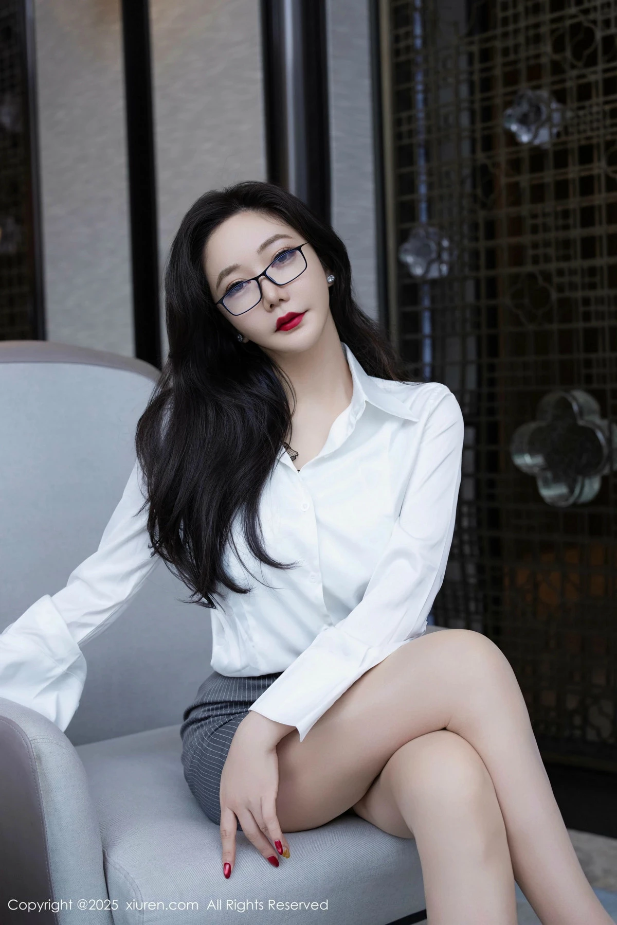 [[XiuRen秀人网]秀人网]No.9976_女神心妍小公主性感白衬衫配灰短裙露蓝色内衣秀完美诱身材惑写真74P