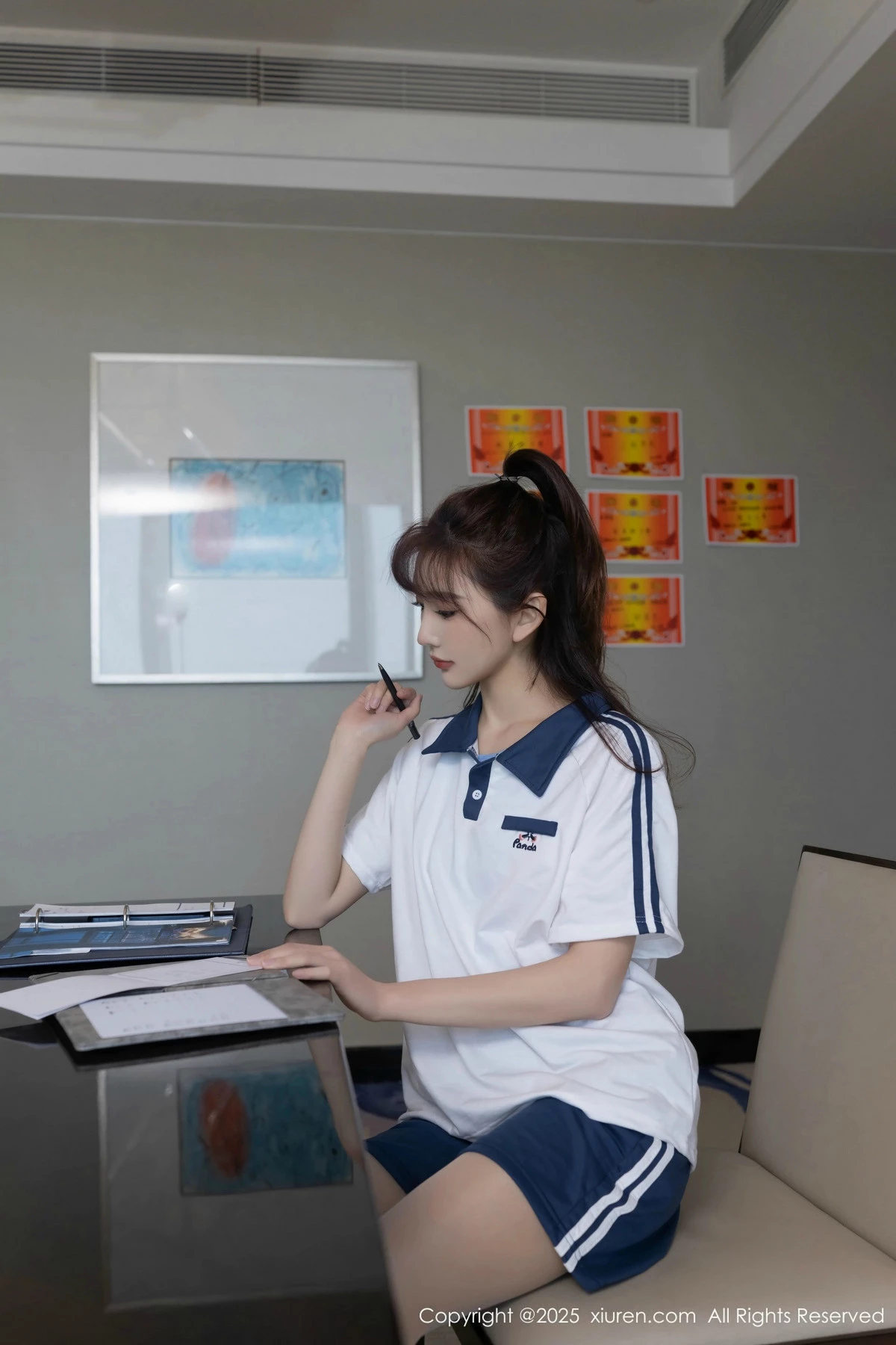 [[XiuRen秀人网]秀人网]No.9979_模特陆萱萱性感蓝白色学生运动装配超薄肉丝秀柔美身姿诱惑写真84P