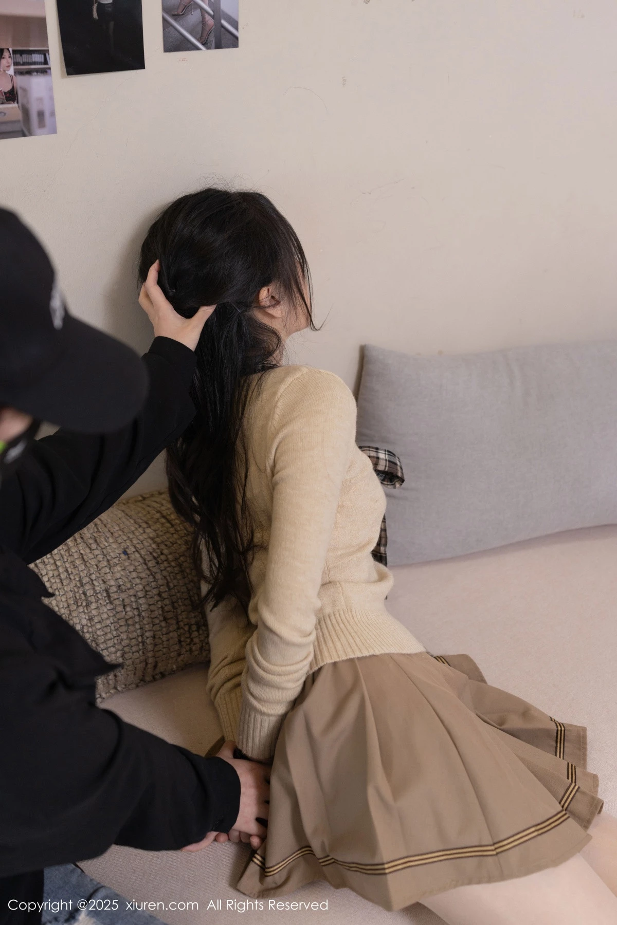 [[XiuRen秀人网]秀人网]No.9988_模特鱼子酱Fish性感浅色短裙配开档白丝秀曼妙身姿完美诱惑写真82P