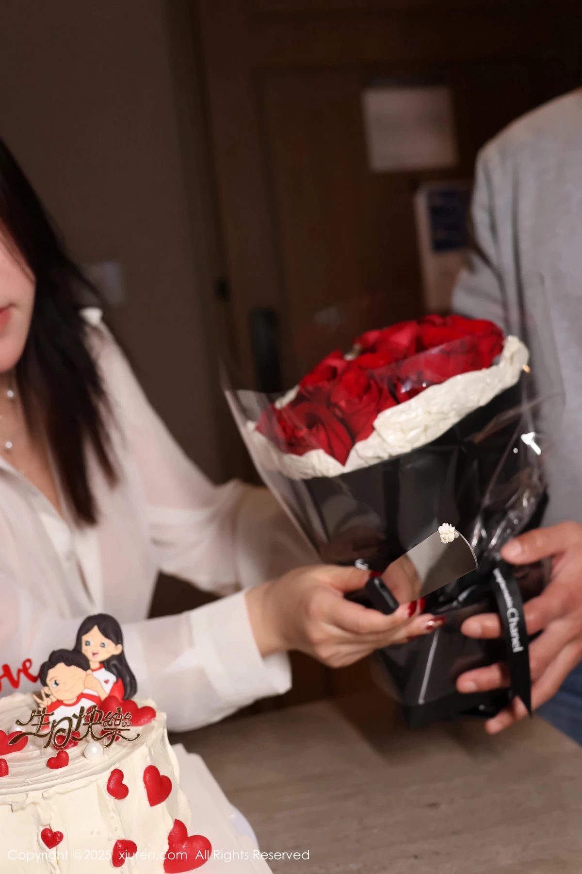 [[XiuRen秀人网]秀人网]No.9983_模特小薯条nienie纪念日主题性感白衬衫配超薄黑丝秀美腿诱惑写真106P