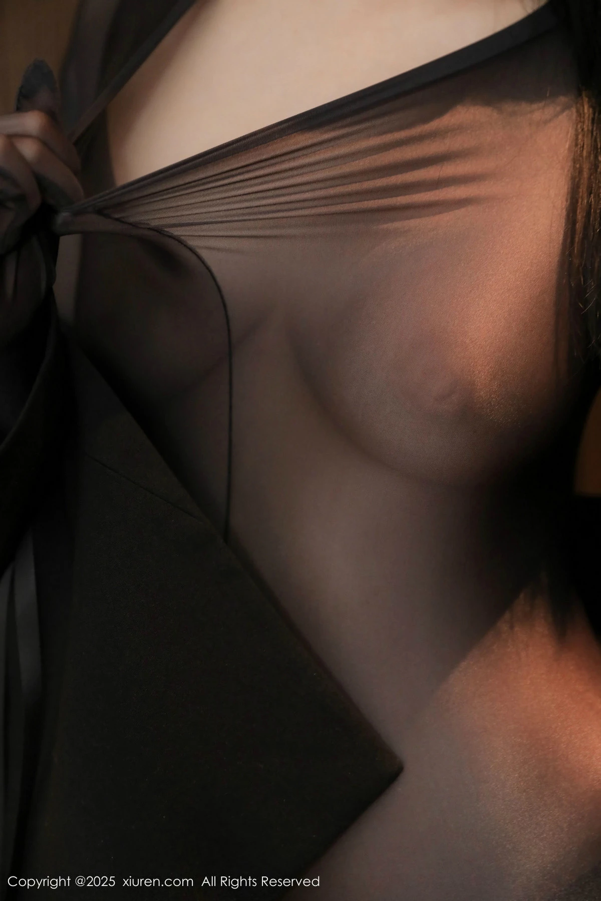 [[XiuRen秀人网]秀人网]No.9987_模特Candy糖糖性感黑色西服露超薄连体黑丝秀丰腴身姿诱惑写真80P