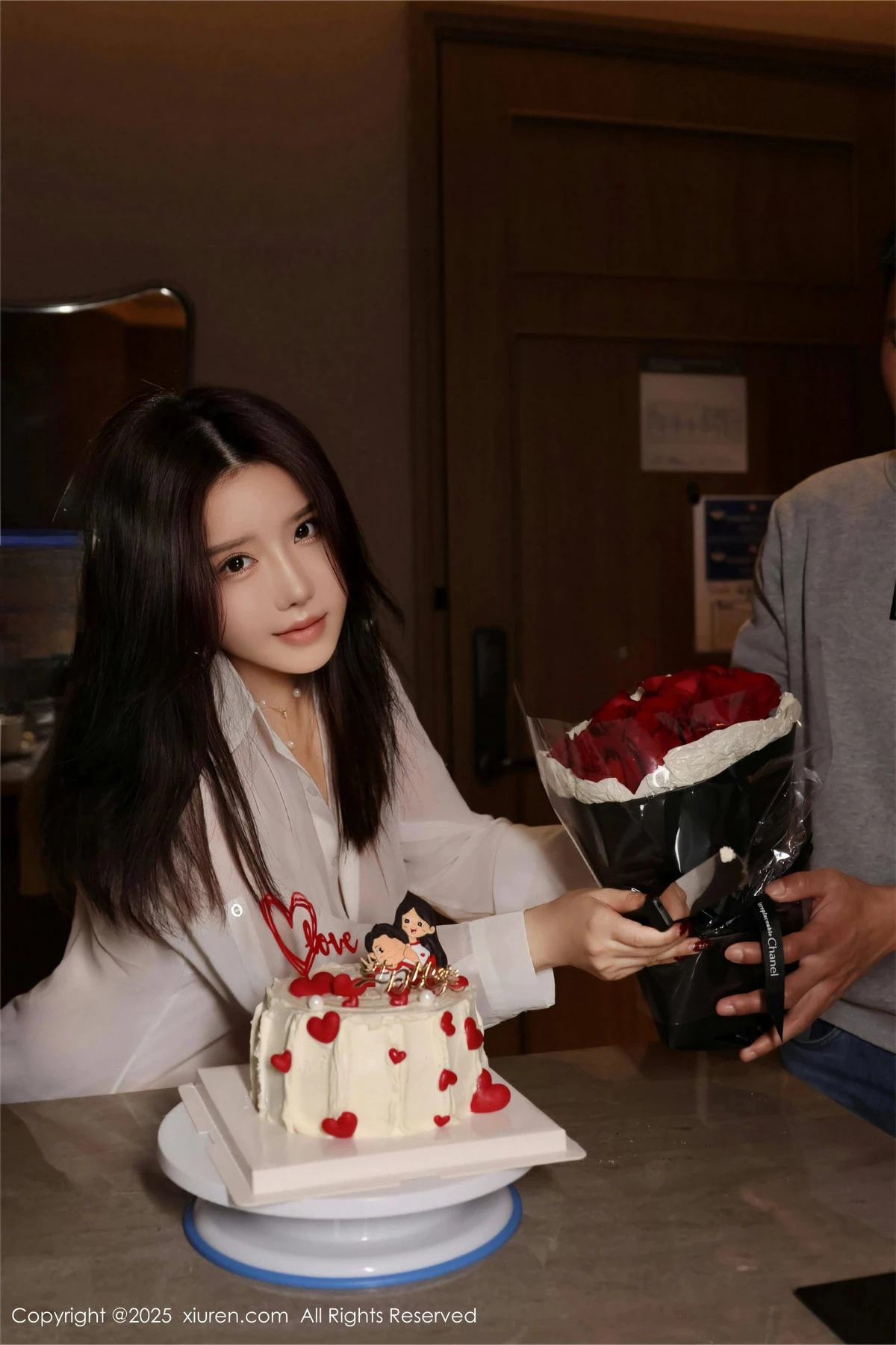 [[XiuRen秀人网]秀人网]No.9983_模特小薯条nienie纪念日主题性感白衬衫配超薄黑丝秀美腿诱惑写真106P