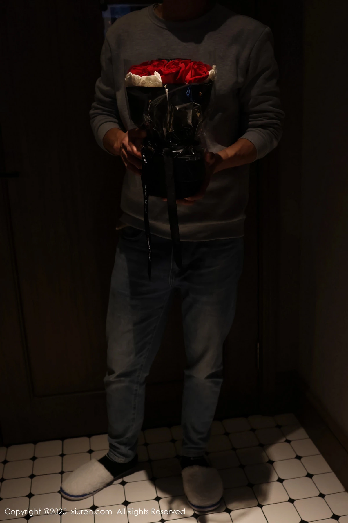 [[XiuRen秀人网]秀人网]No.9983_模特小薯条nienie纪念日主题性感白衬衫配超薄黑丝秀美腿诱惑写真106P