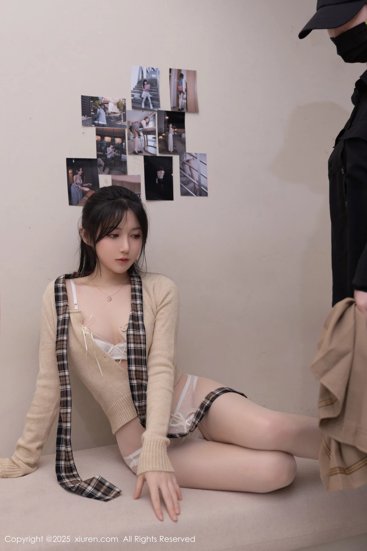 [[XiuRen秀人网]秀人网]No.9988_模特鱼子酱Fish性感浅色短裙配开档白丝秀曼妙身姿完美诱惑写真82P