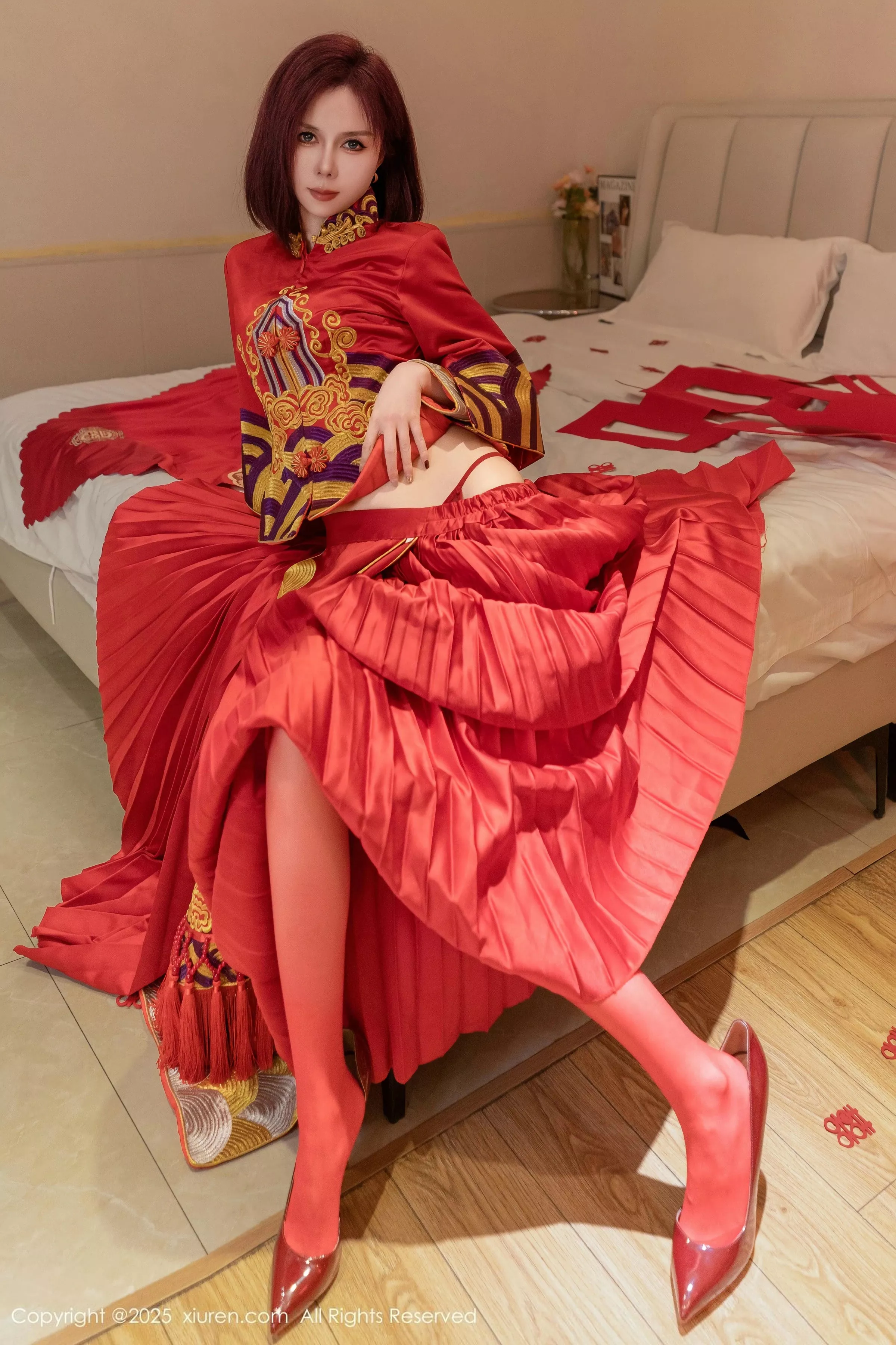 [[XiuRen秀人网]秀人网]No.9995_模特白芷yy新婚主题性感红色蕾丝内衣配红丝袜秀曼妙身姿诱惑写真90P
