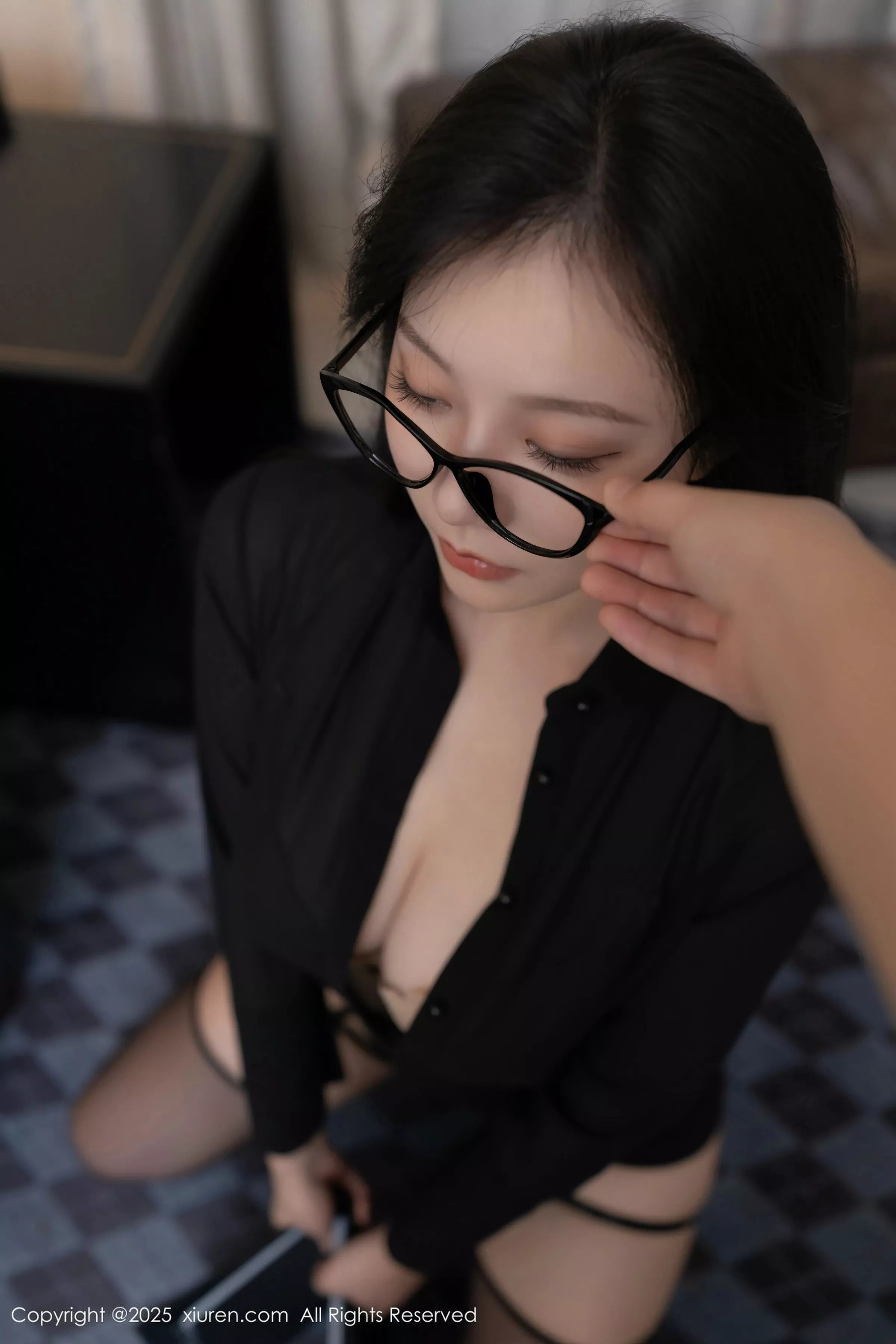 [[XiuRen秀人网]秀人网]No.9999_模特安然anran性感黑色包臀短裙配黑丝吊袜秀曼妙身姿诱惑写真85P