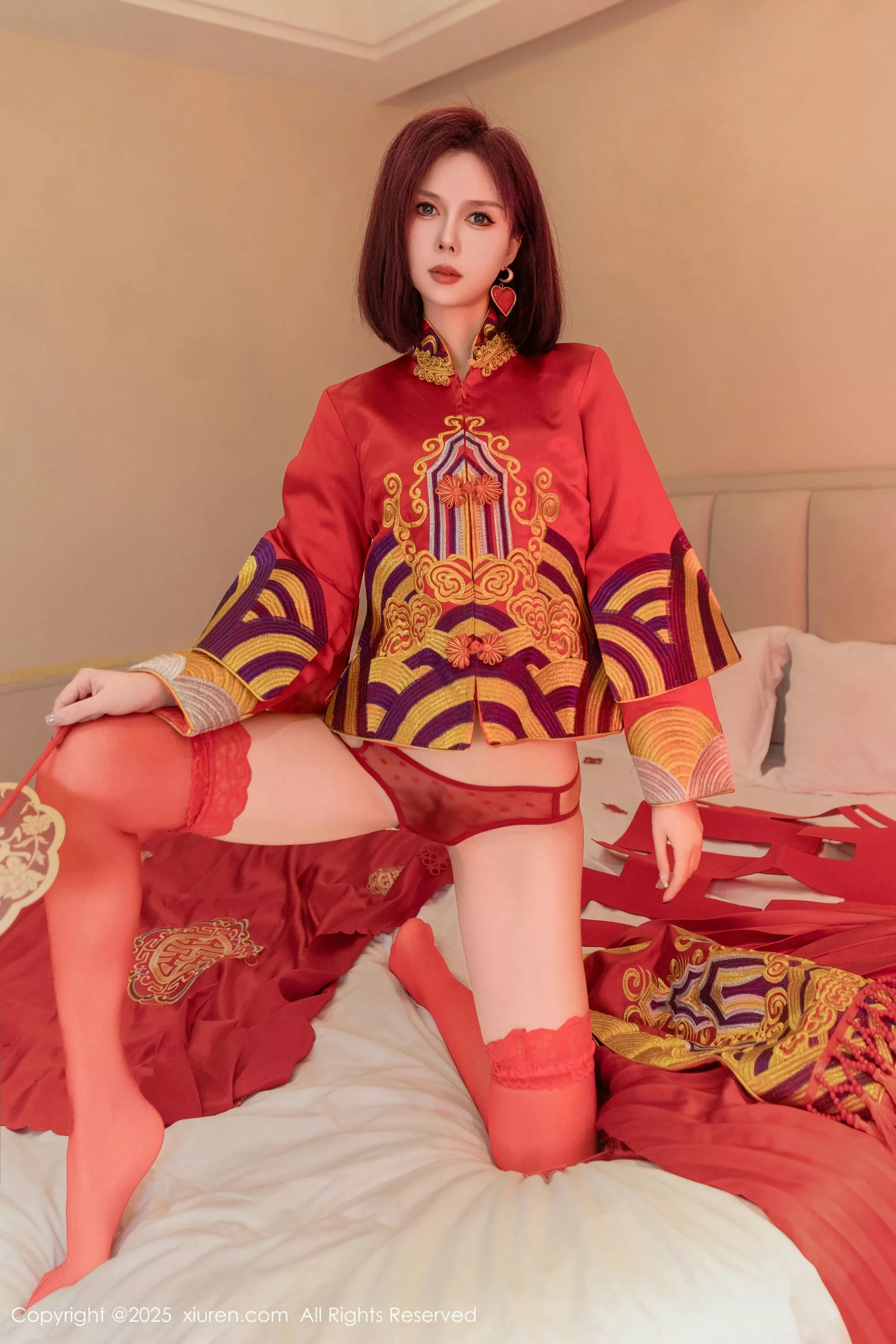 [[XiuRen秀人网]秀人网]No.9995_模特白芷yy新婚主题性感红色蕾丝内衣配红丝袜秀曼妙身姿诱惑写真90P