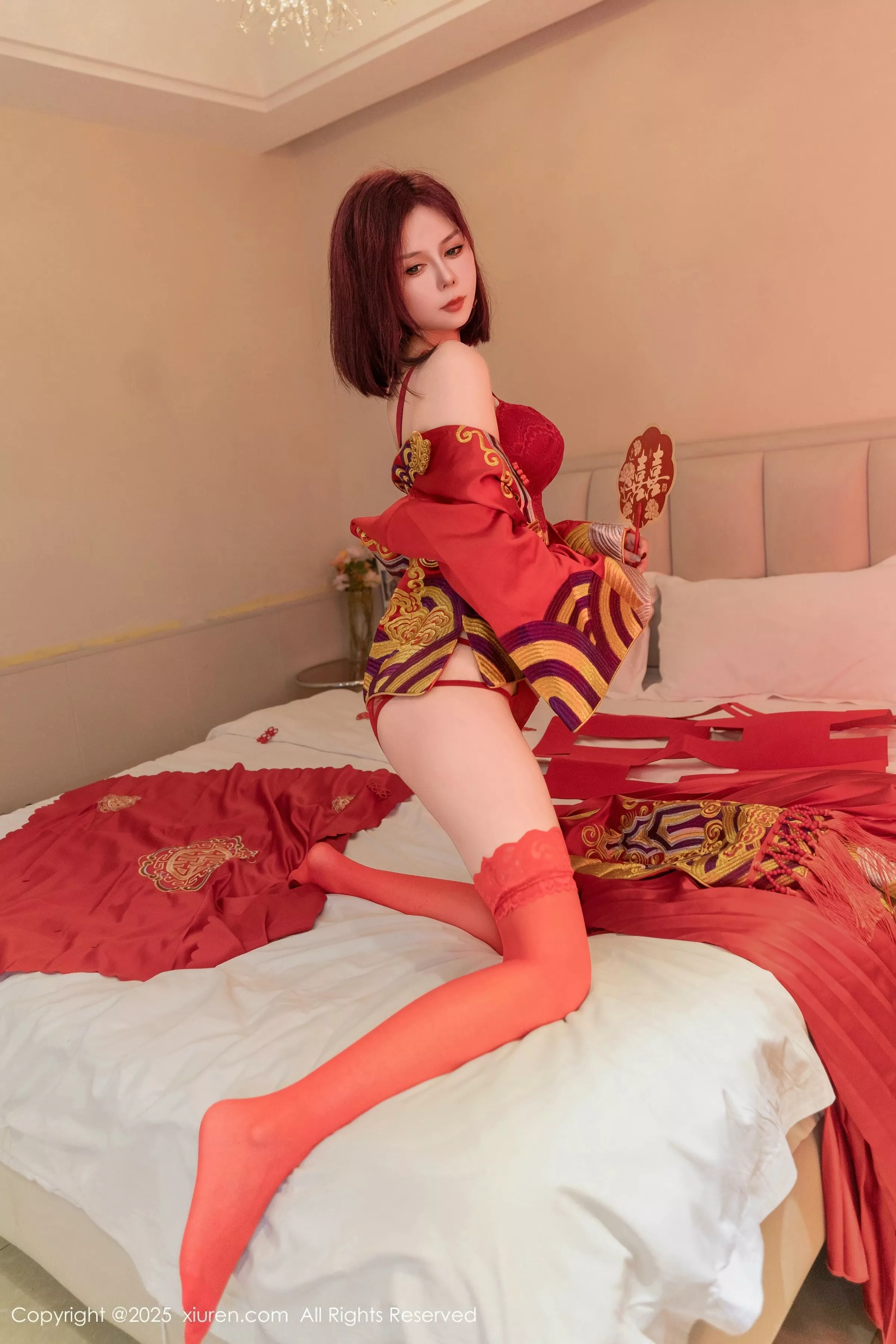 [[XiuRen秀人网]秀人网]No.9995_模特白芷yy新婚主题性感红色蕾丝内衣配红丝袜秀曼妙身姿诱惑写真90P