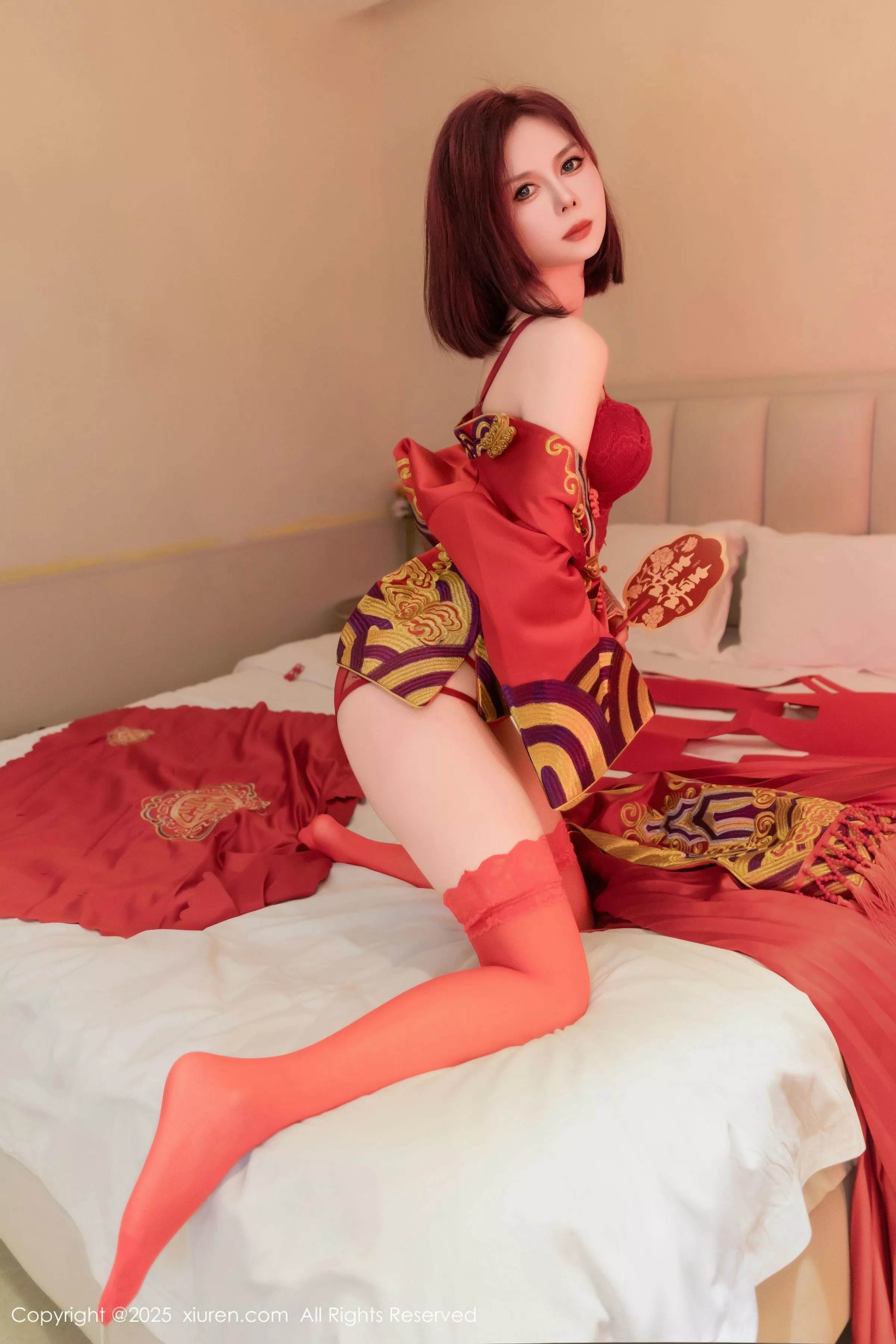 [[XiuRen秀人网]秀人网]No.9995_模特白芷yy新婚主题性感红色蕾丝内衣配红丝袜秀曼妙身姿诱惑写真90P