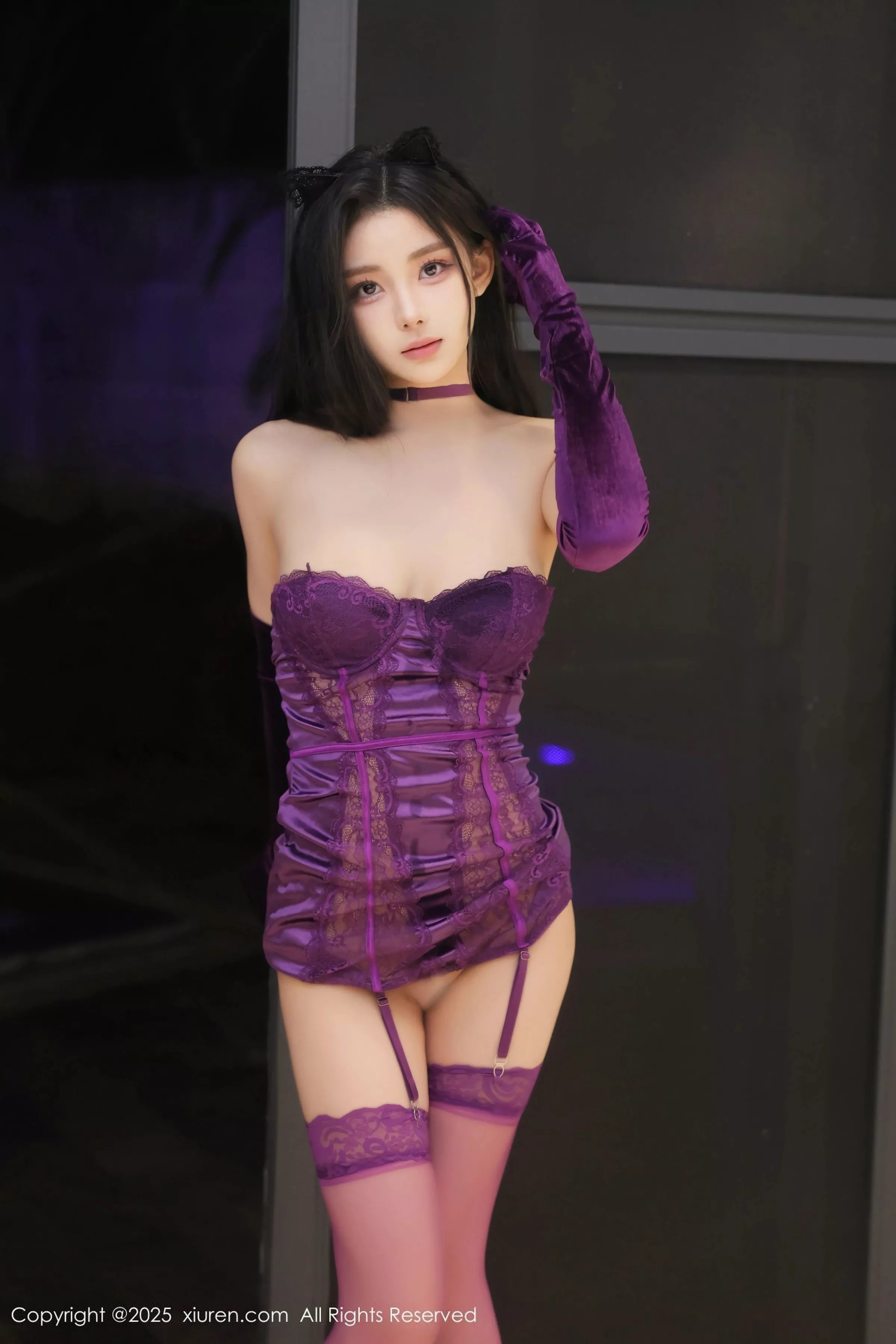 [[XiuRen秀人网]秀人网]No.9998_模特白浅浅泳池场景紫色情趣服饰配紫丝吊袜秀凹凸身材诱惑写真84P