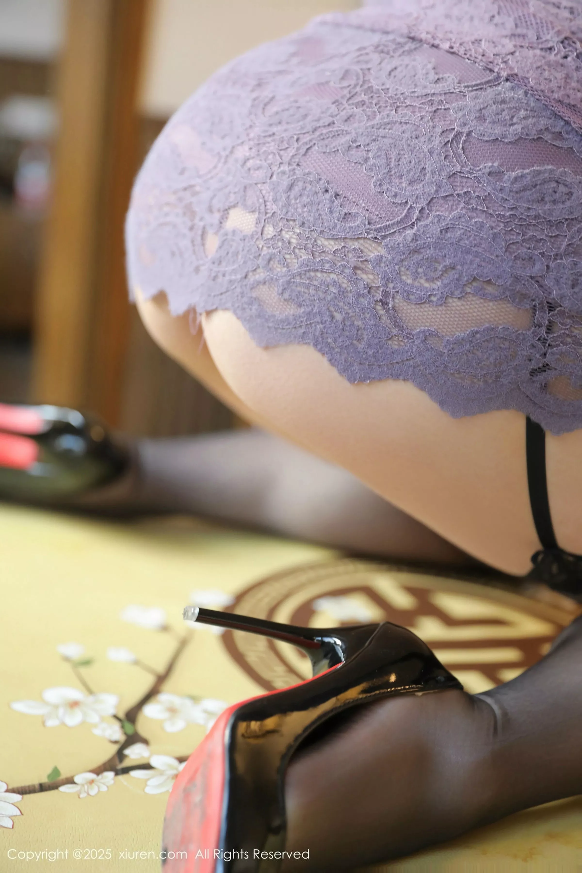 [[XiuRen秀人网]秀人网]No.9997_模特小肉肉咪性感紫色连衣短裙配超薄黑丝秀凹凸身材诱惑写真79P