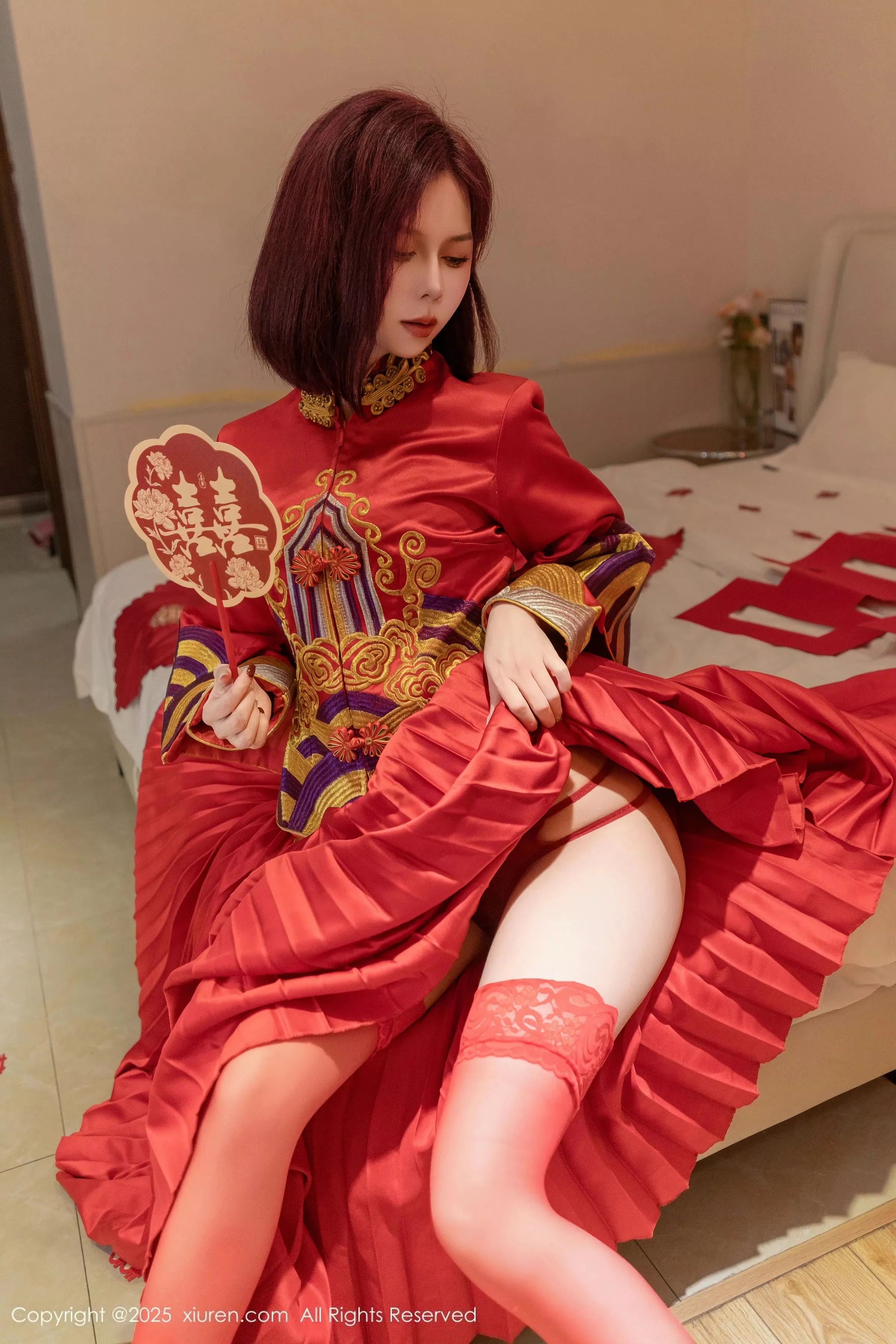 [[XiuRen秀人网]秀人网]No.9995_模特白芷yy新婚主题性感红色蕾丝内衣配红丝袜秀曼妙身姿诱惑写真90P