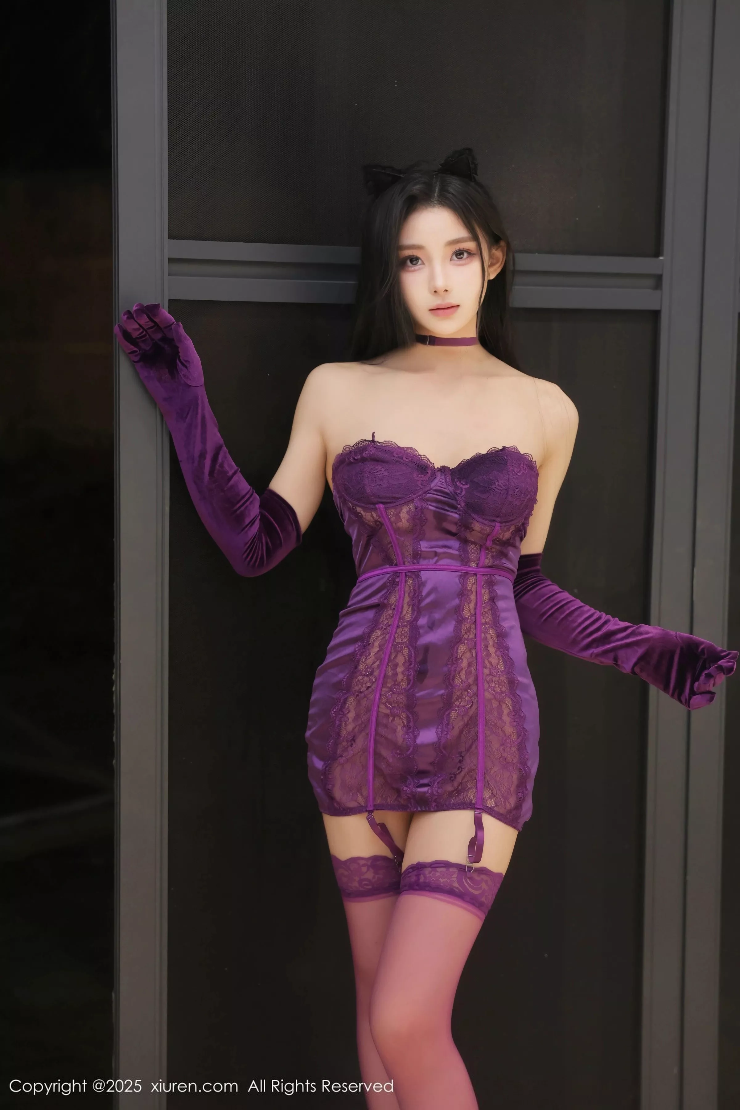 [[XiuRen秀人网]秀人网]No.9998_模特白浅浅泳池场景紫色情趣服饰配紫丝吊袜秀凹凸身材诱惑写真84P