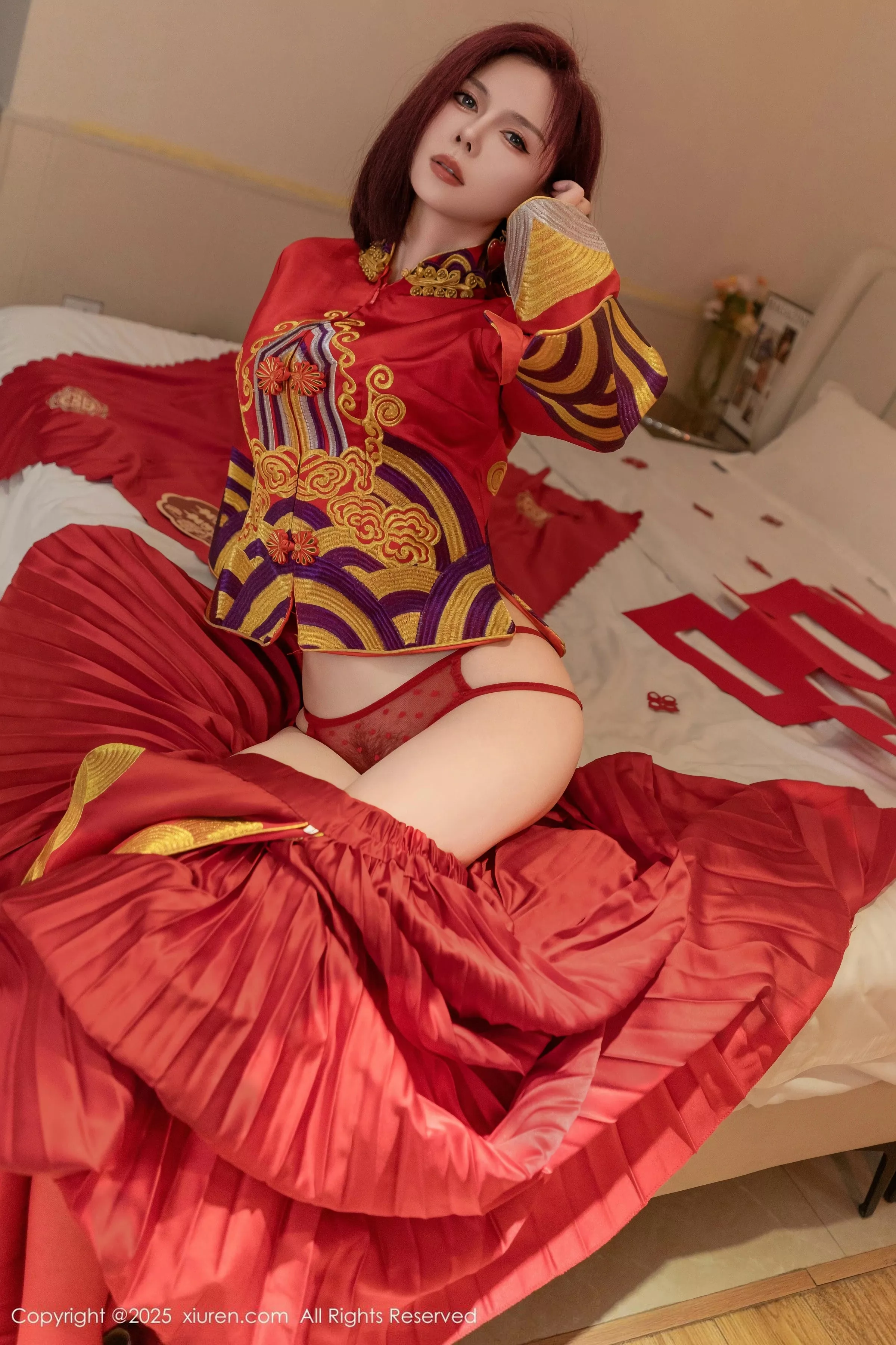 [[XiuRen秀人网]秀人网]No.9995_模特白芷yy新婚主题性感红色蕾丝内衣配红丝袜秀曼妙身姿诱惑写真90P