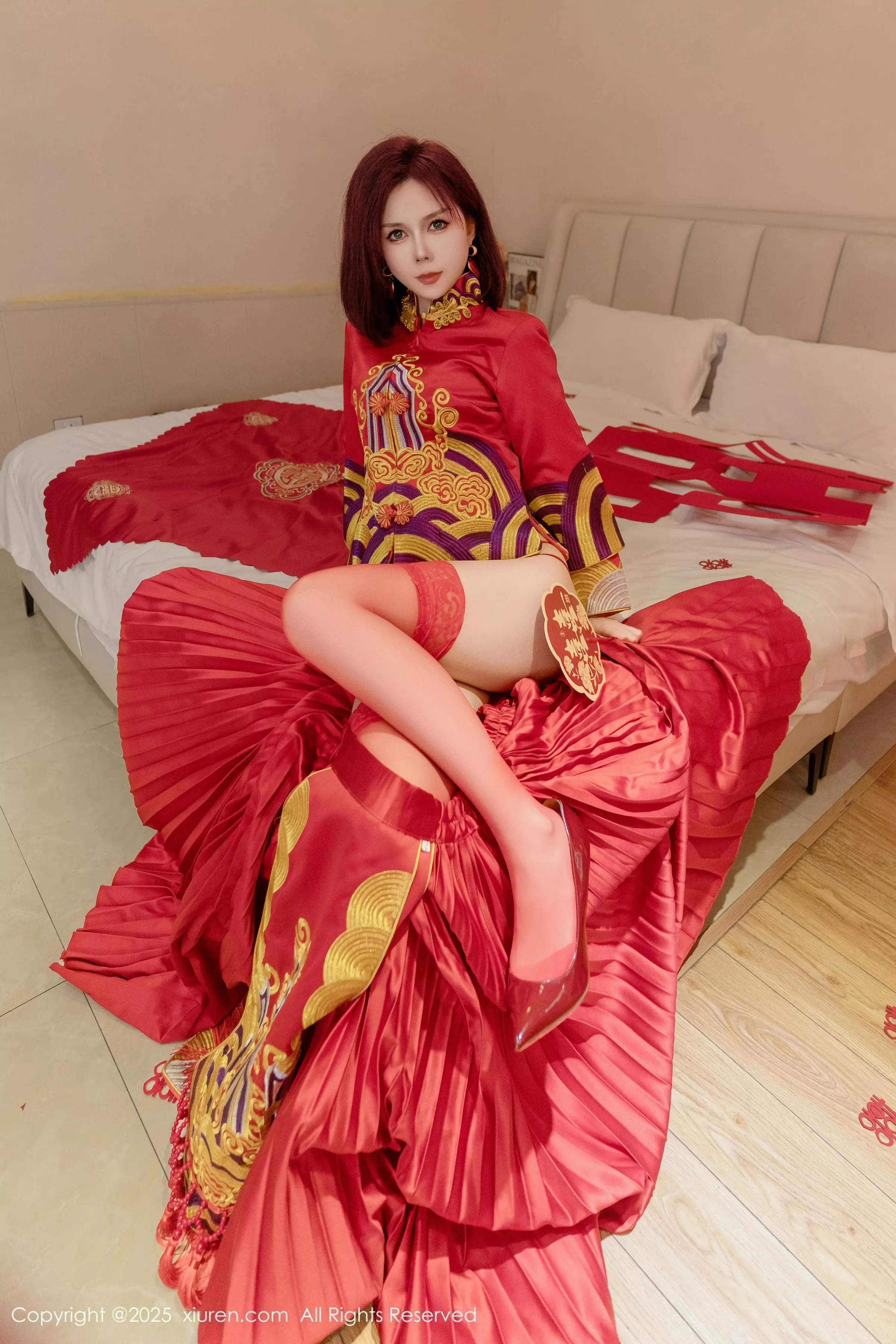 [[XiuRen秀人网]秀人网]No.9995_模特白芷yy新婚主题性感红色蕾丝内衣配红丝袜秀曼妙身姿诱惑写真90P