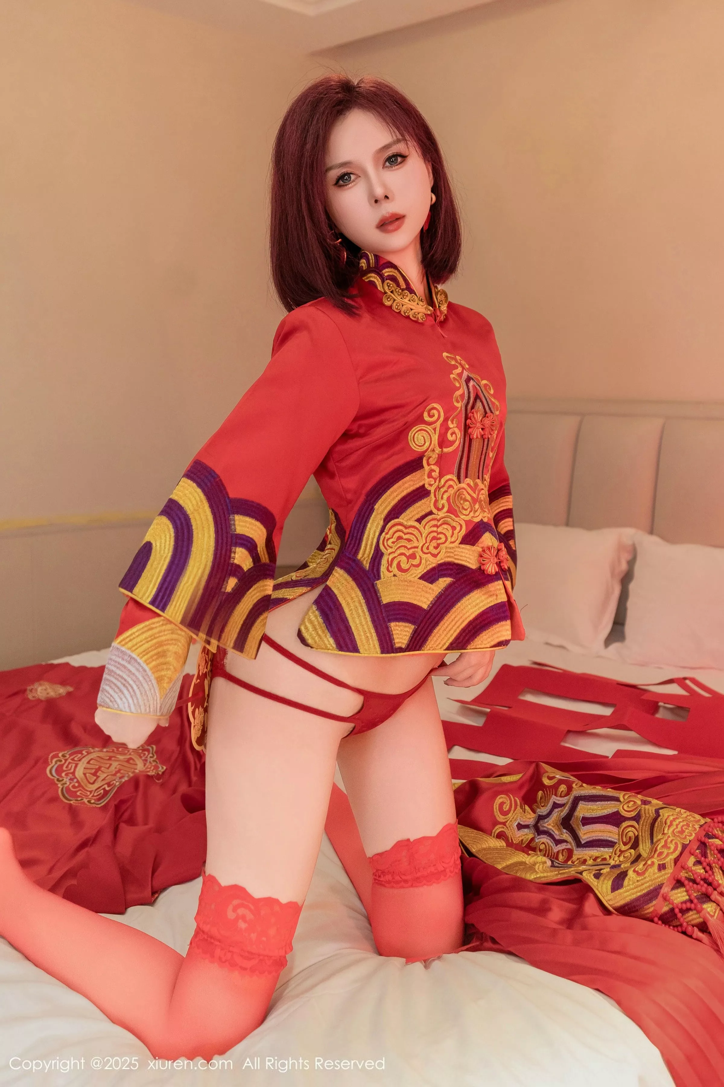 [[XiuRen秀人网]秀人网]No.9995_模特白芷yy新婚主题性感红色蕾丝内衣配红丝袜秀曼妙身姿诱惑写真90P