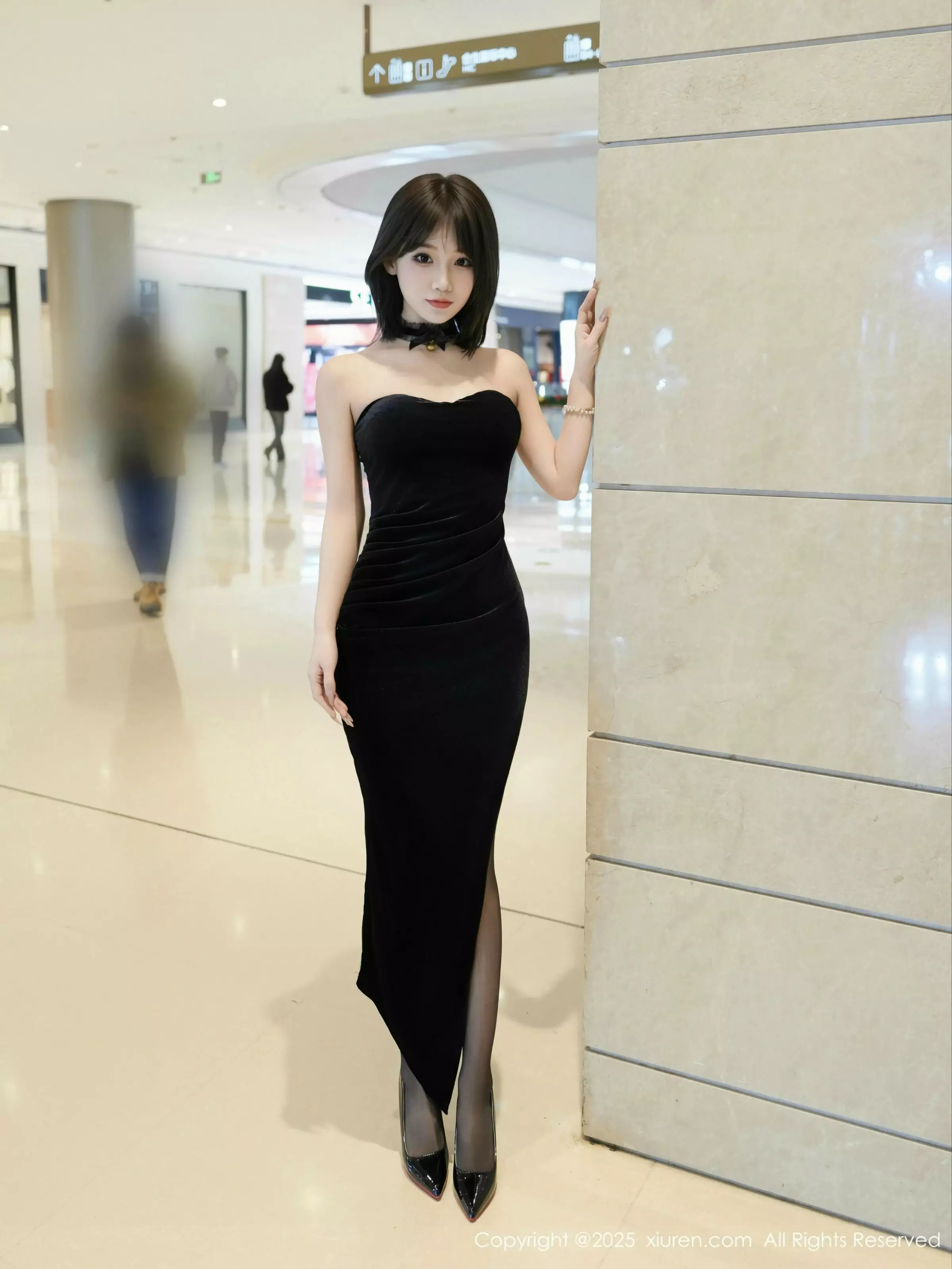 [[XiuRen秀人网]秀人网]No.10000_新人模特阿汁性感黑色礼服配超薄黑丝秀曼妙身姿完美诱惑写真75P