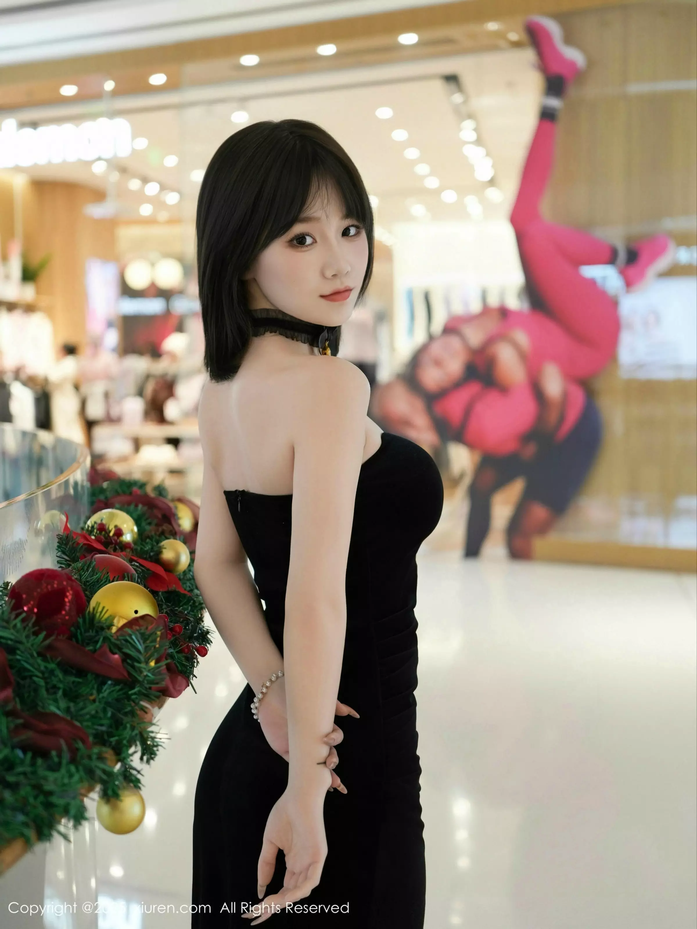 [[XiuRen秀人网]秀人网]No.10000_新人模特阿汁性感黑色礼服配超薄黑丝秀曼妙身姿完美诱惑写真75P