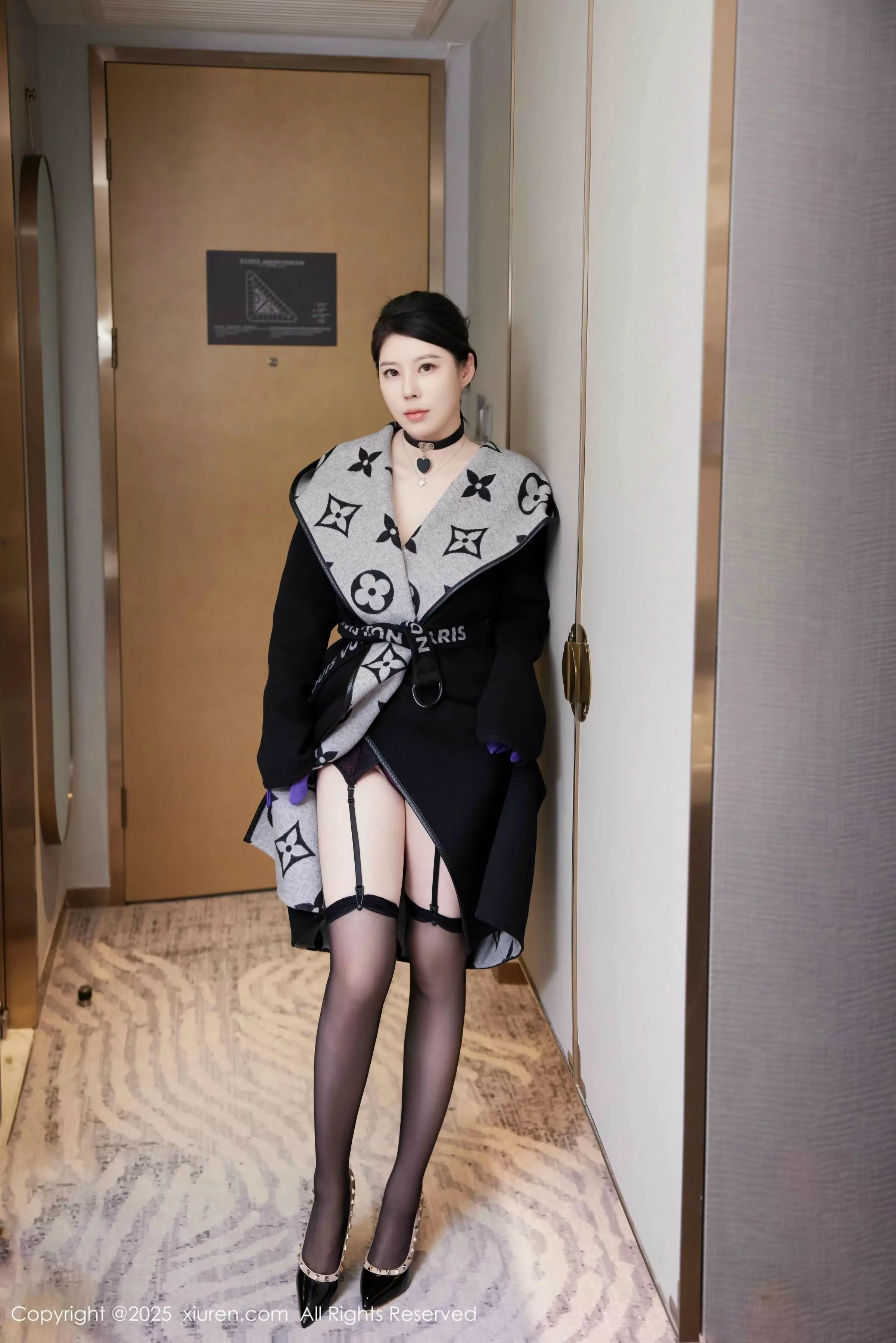 [[XiuRen秀人网]秀人网]No.10001_模特白茹雪abby性感紫色情趣内衣配黑丝吊袜秀丰腴身材诱惑写真62P