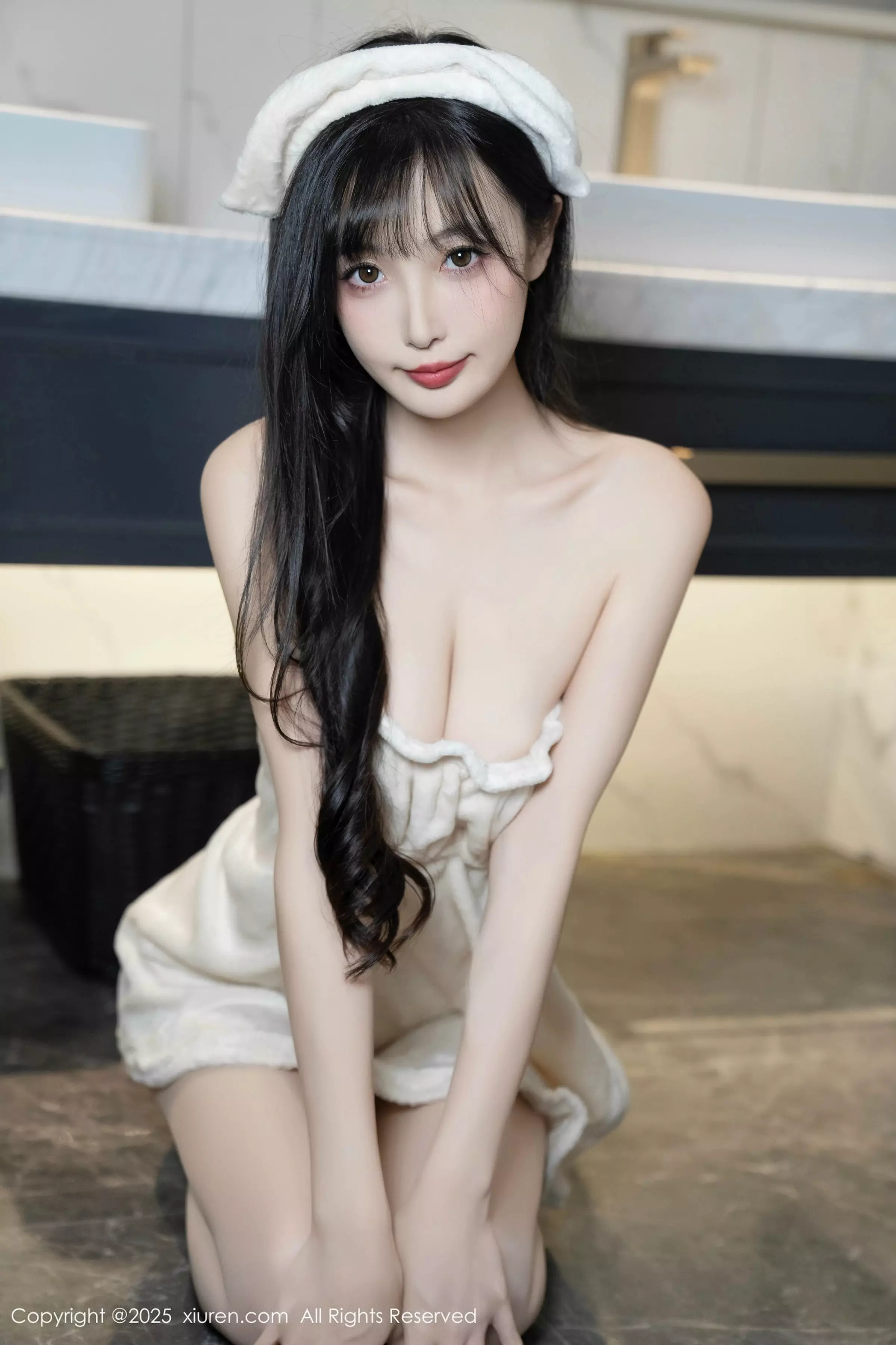 [[XiuRen秀人网]秀人网]No.10005_模特樱桃小阑子浴室场景性感白色浴袍配原色丝袜秀美腿诱惑写真87P