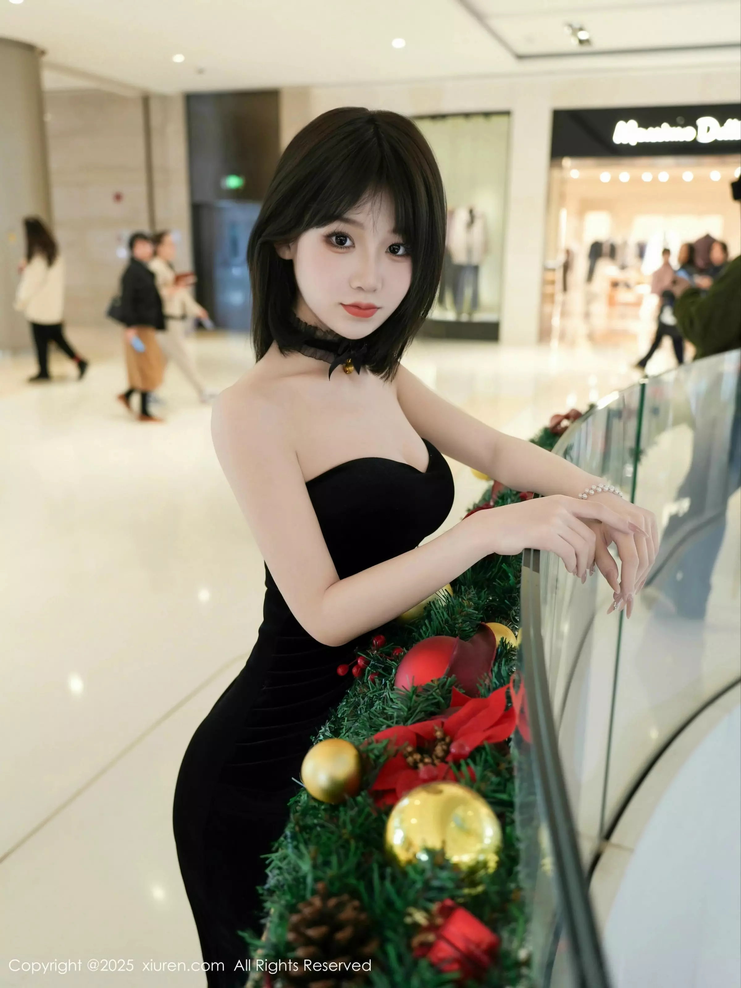 [[XiuRen秀人网]秀人网]No.10000_新人模特阿汁性感黑色礼服配超薄黑丝秀曼妙身姿完美诱惑写真75P