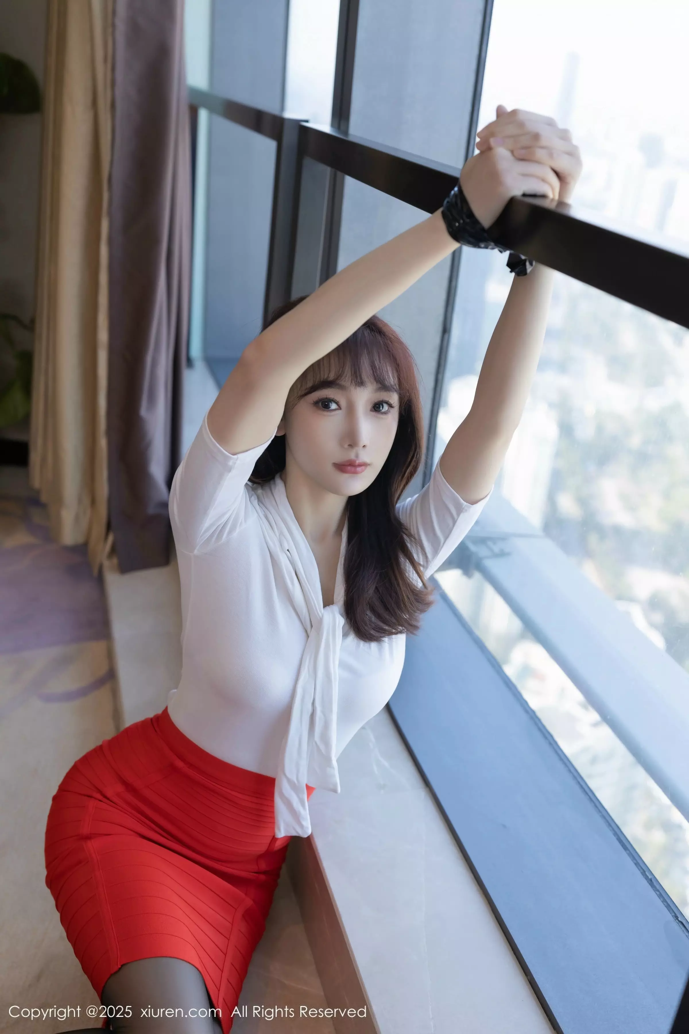 [[XiuRen秀人网]秀人网]No.10014_模特陆萱萱剧情主题红色短裙配超薄黑丝秀翘臀美腿撩人诱惑写真81P