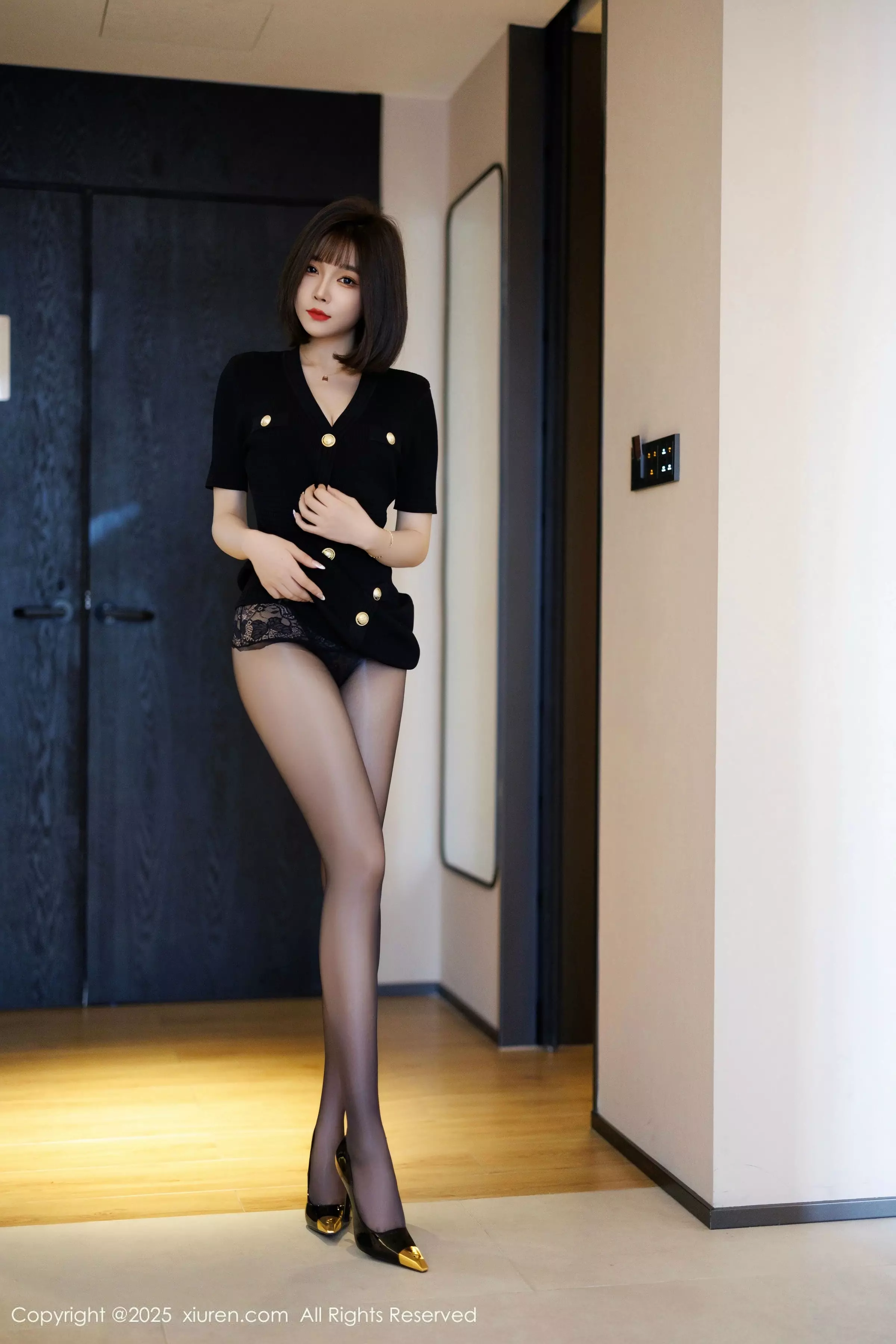 [[XiuRen秀人网]秀人网]No.10013_女神徐莉芝Booty性感黑色蕾丝内衣配超薄黑丝秀完美身材诱惑写真90P