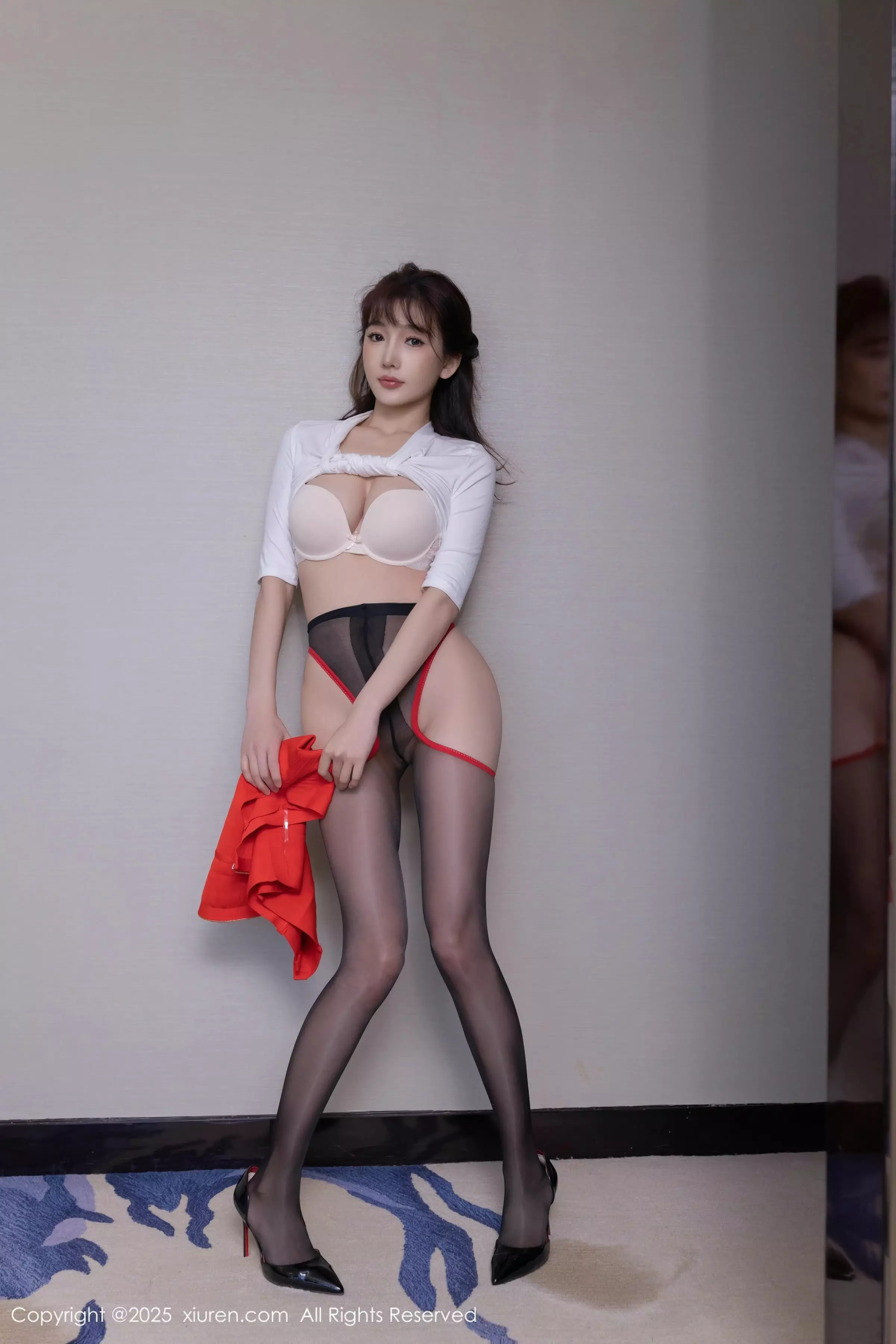 [[XiuRen秀人网]秀人网]No.10014_模特陆萱萱剧情主题红色短裙配超薄黑丝秀翘臀美腿撩人诱惑写真81P
