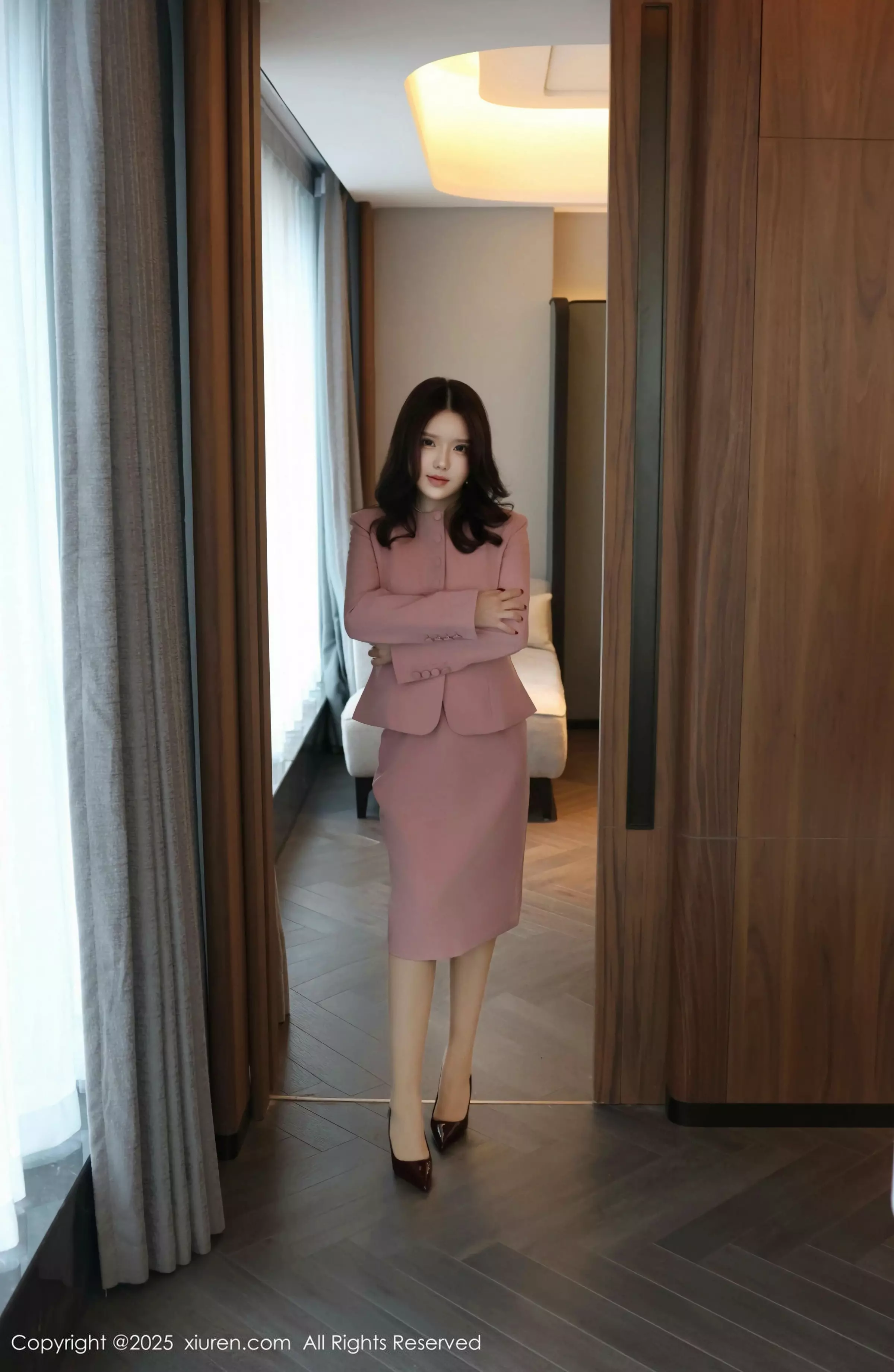 [[XiuRen秀人网]秀人网]No.10020_模特小薯条nienie粉色职业装露白色情趣内衣秀惹火身材诱惑写真107P