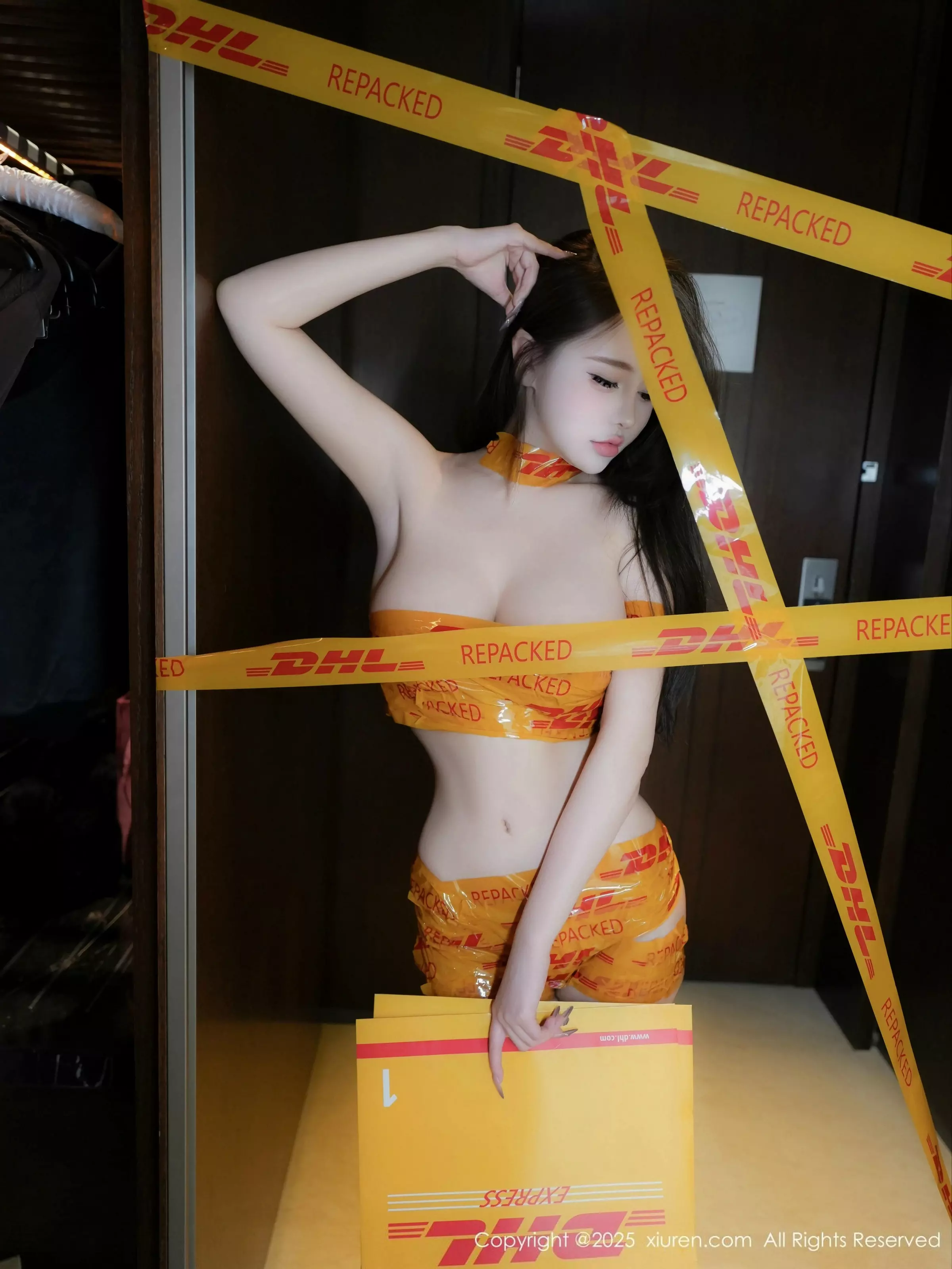 [[XiuRen秀人网]秀人网]No.10016_模特甜妮户外性感黄色胶带裹身秀完美身材白嫩肌肤诱惑写真76P