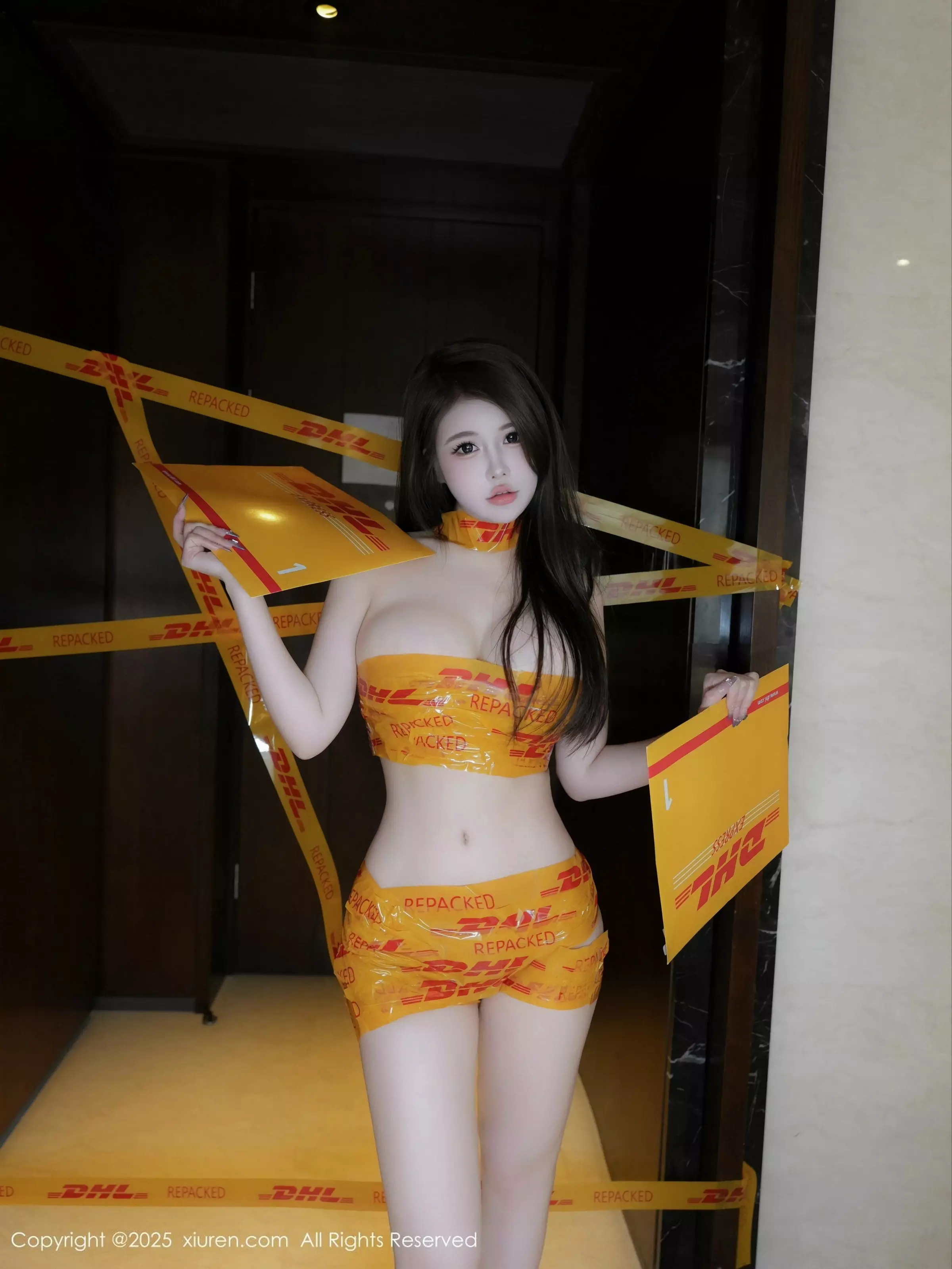 [[XiuRen秀人网]秀人网]No.10016_模特甜妮户外性感黄色胶带裹身秀完美身材白嫩肌肤诱惑写真76P