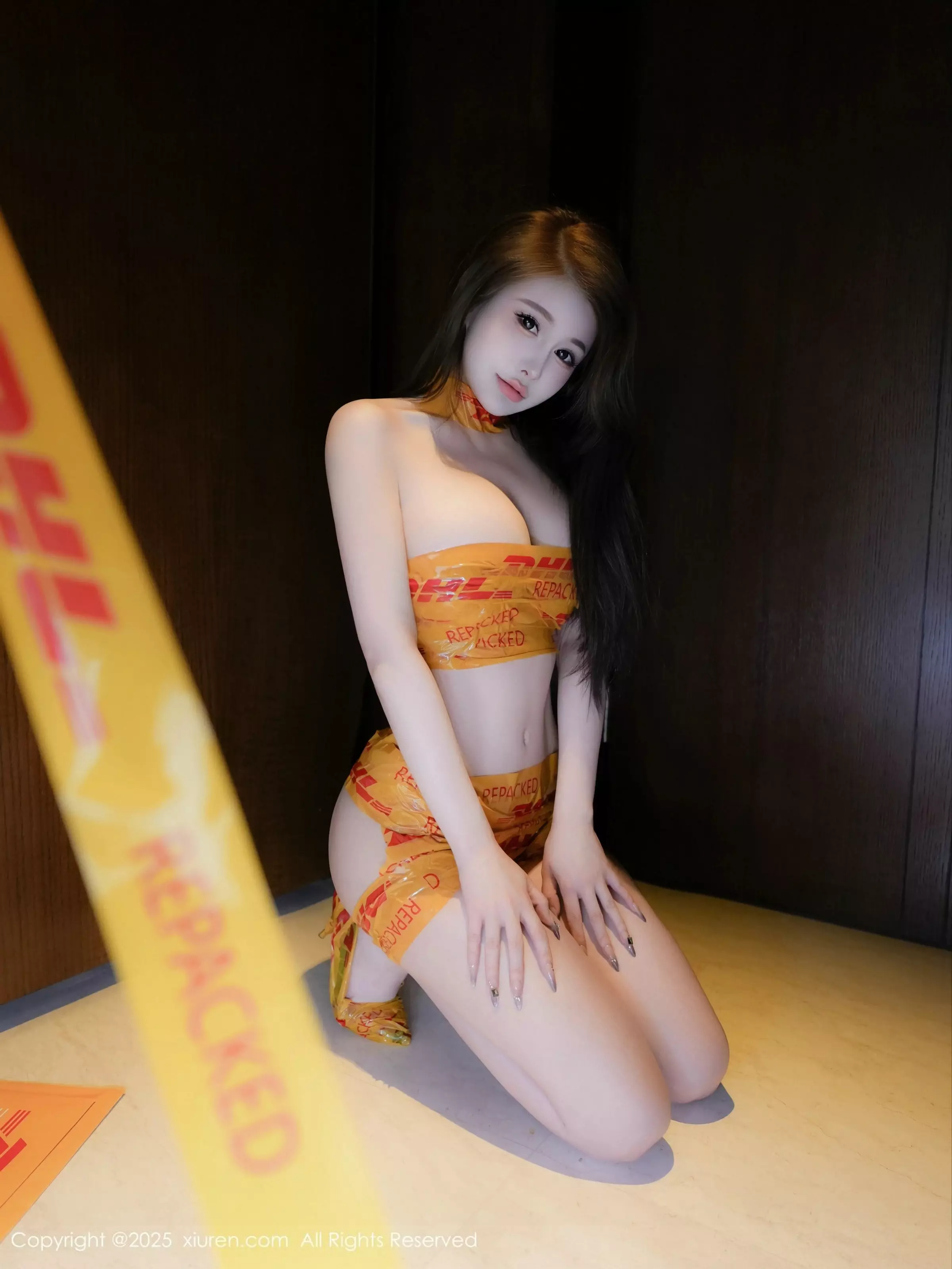 [[XiuRen秀人网]秀人网]No.10016_模特甜妮户外性感黄色胶带裹身秀完美身材白嫩肌肤诱惑写真76P