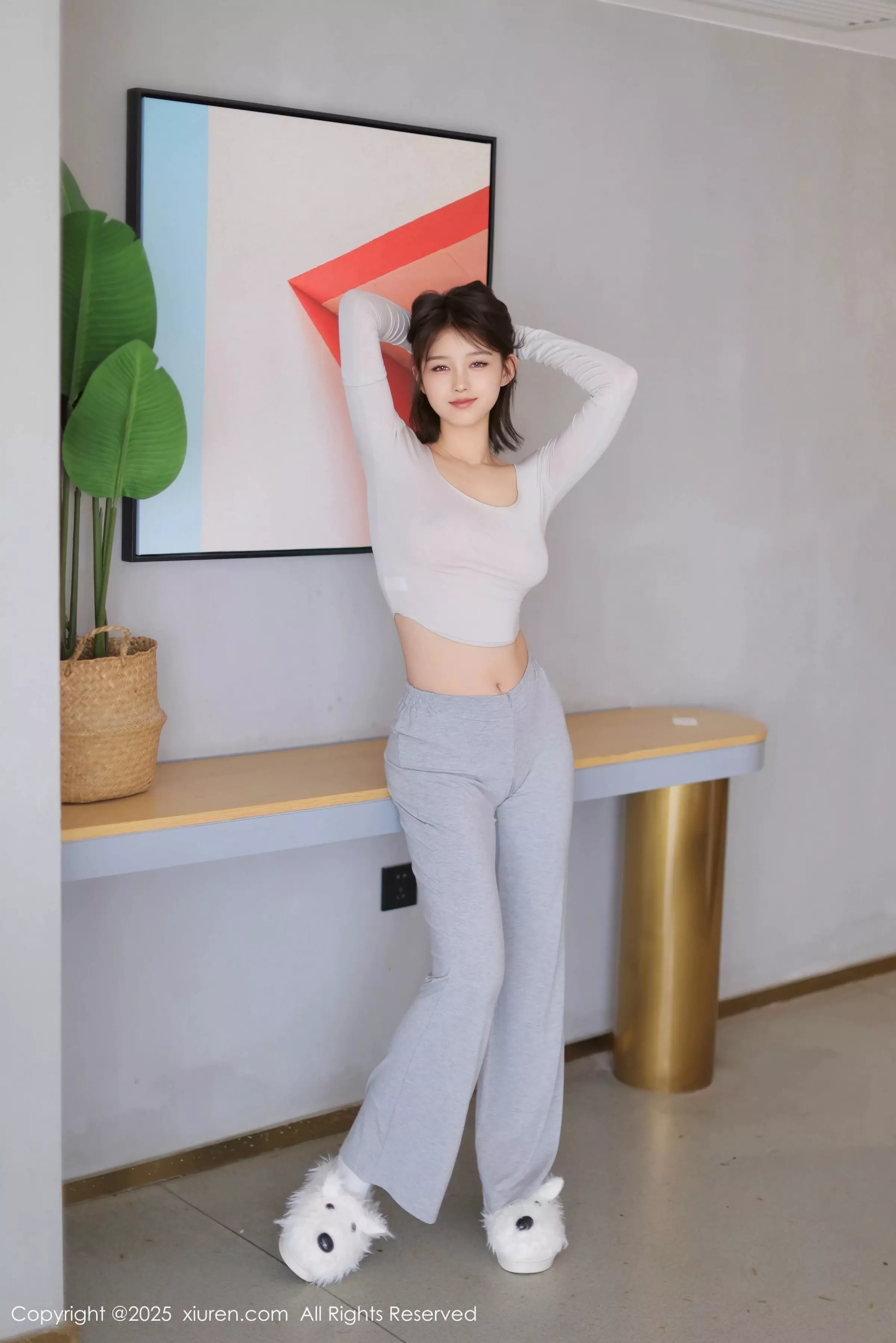 [[XiuRen秀人网]秀人网]No.10021_模特小橘子orange性感灰色日常服配超薄黑丝秀曼妙身姿诱惑写真77P