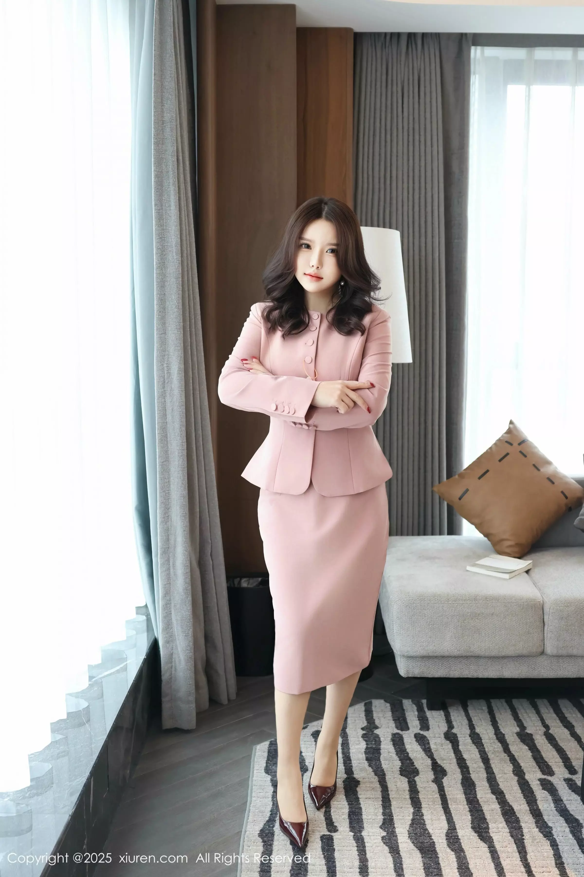 [[XiuRen秀人网]秀人网]No.10020_模特小薯条nienie粉色职业装露白色情趣内衣秀惹火身材诱惑写真107P