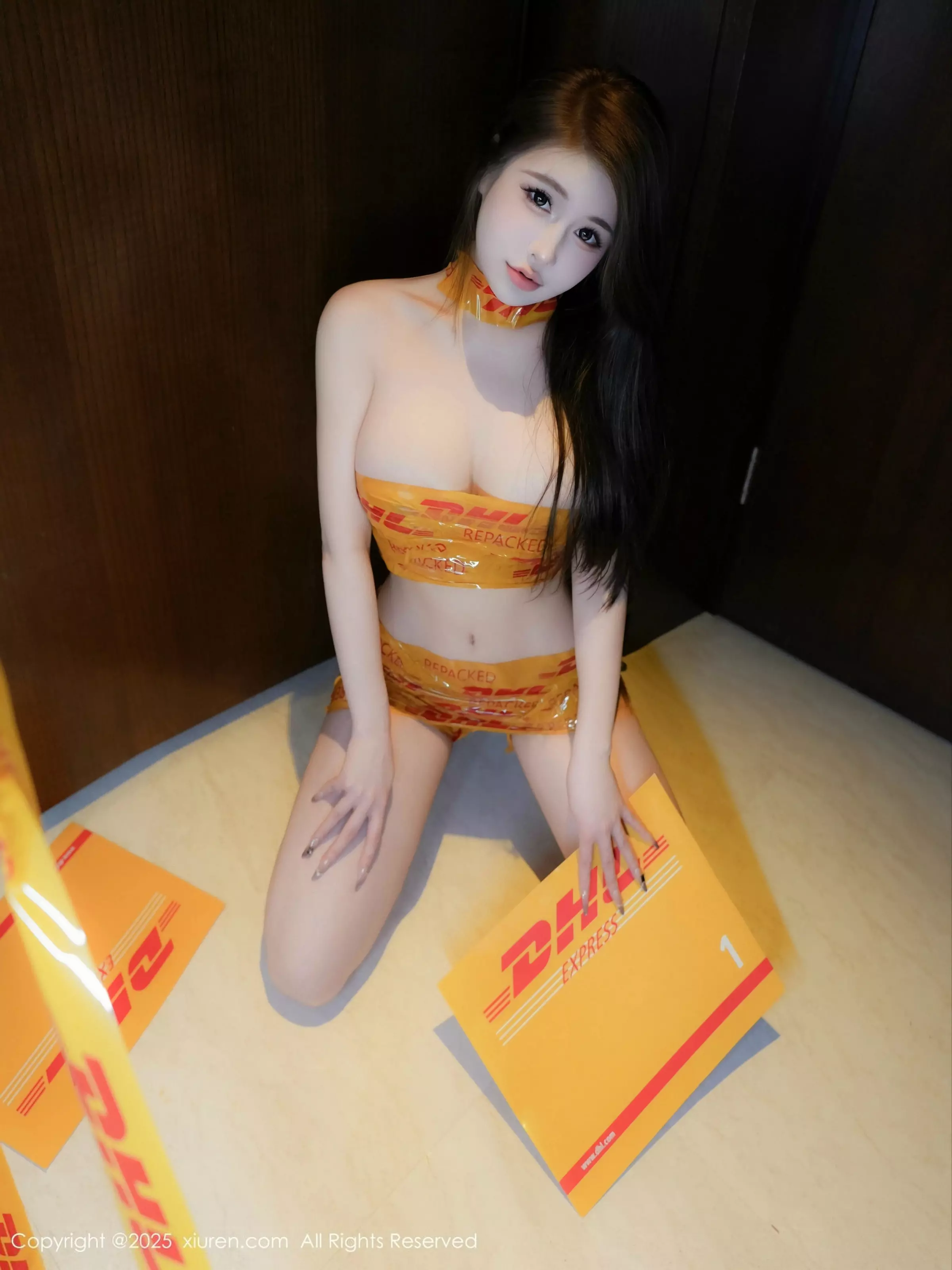 [[XiuRen秀人网]秀人网]No.10016_模特甜妮户外性感黄色胶带裹身秀完美身材白嫩肌肤诱惑写真76P