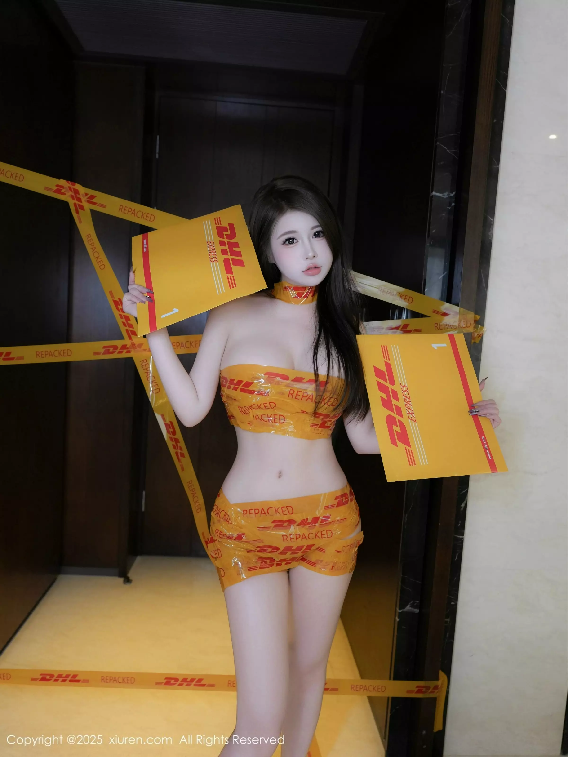 [[XiuRen秀人网]秀人网]No.10016_模特甜妮户外性感黄色胶带裹身秀完美身材白嫩肌肤诱惑写真76P