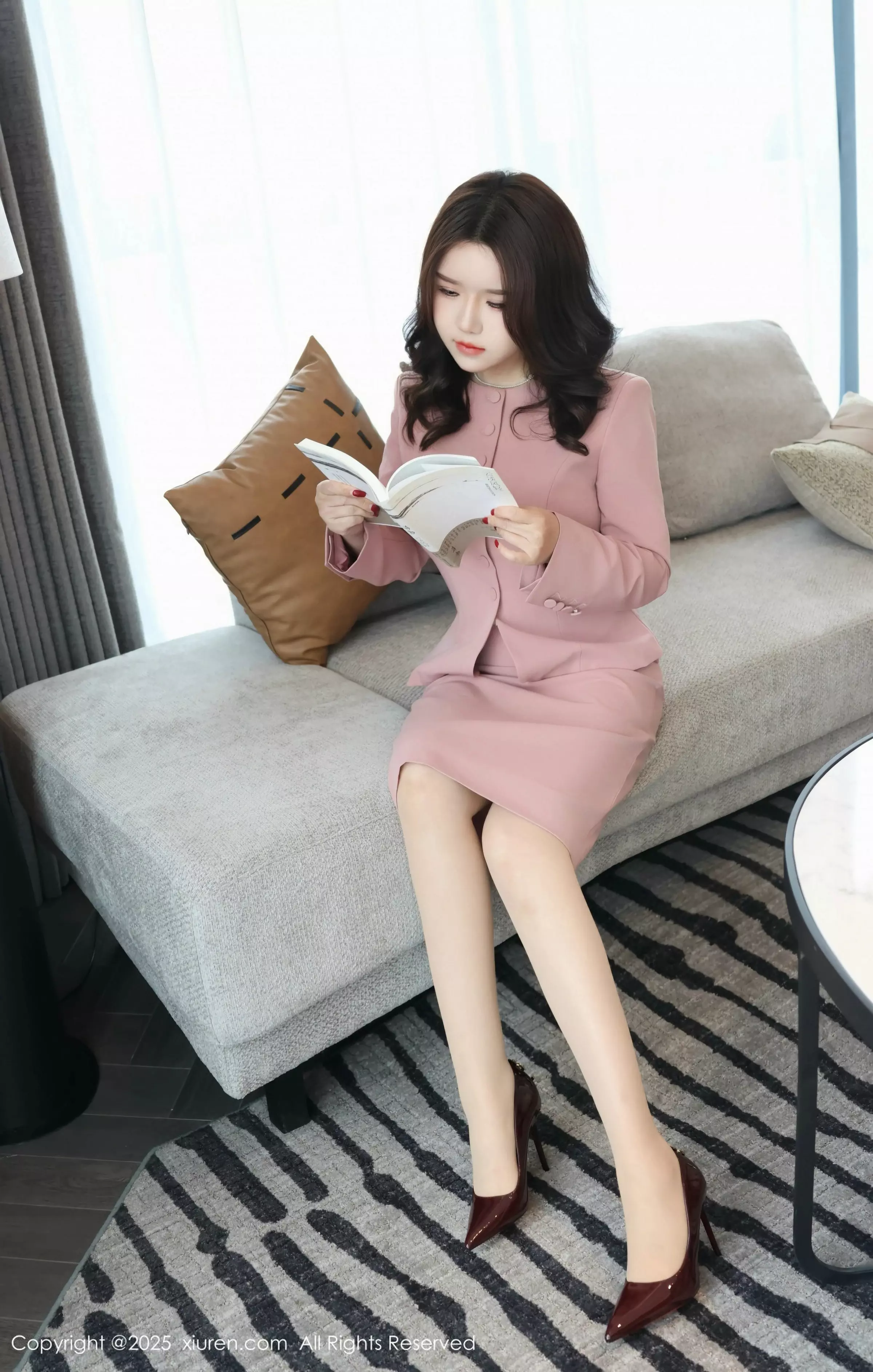 [[XiuRen秀人网]秀人网]No.10020_模特小薯条nienie粉色职业装露白色情趣内衣秀惹火身材诱惑写真107P